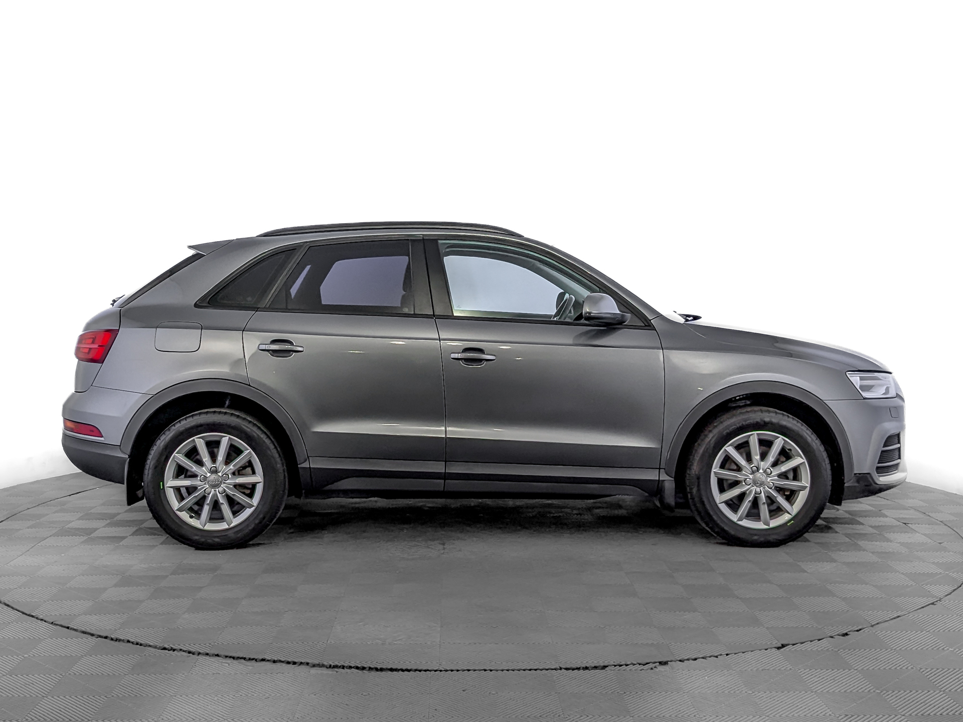 AUDI Q3 2.00 (180 л.с), автомат, 2015, пробег 88 475 км