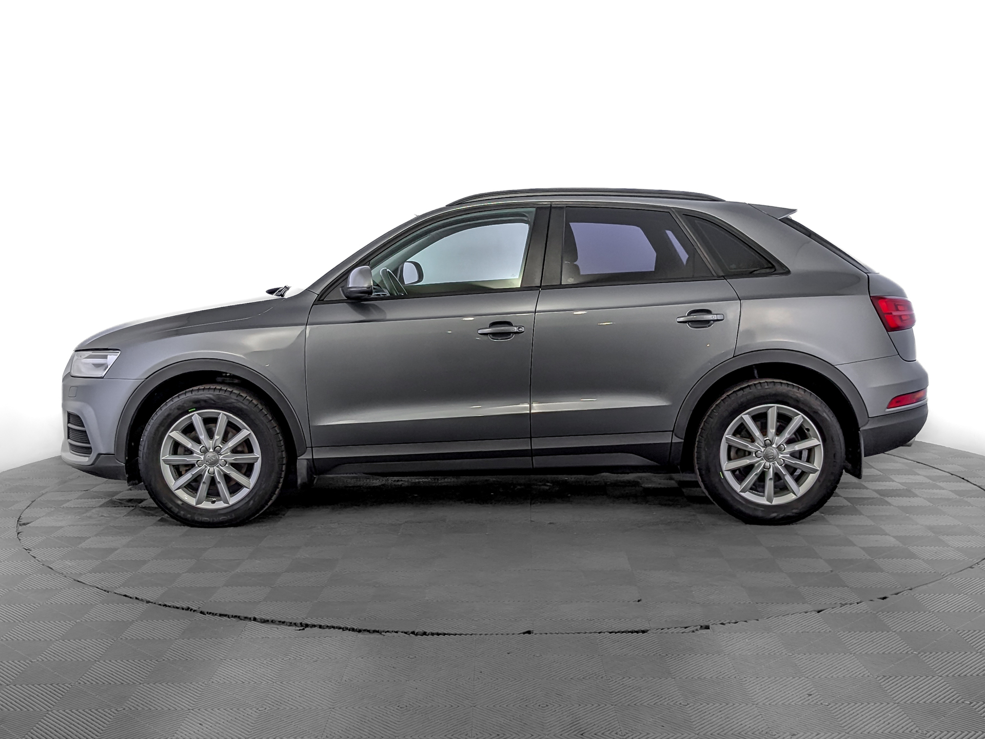 AUDI Q3 2.00 (180 л.с), автомат, 2015, пробег 88 475 км
