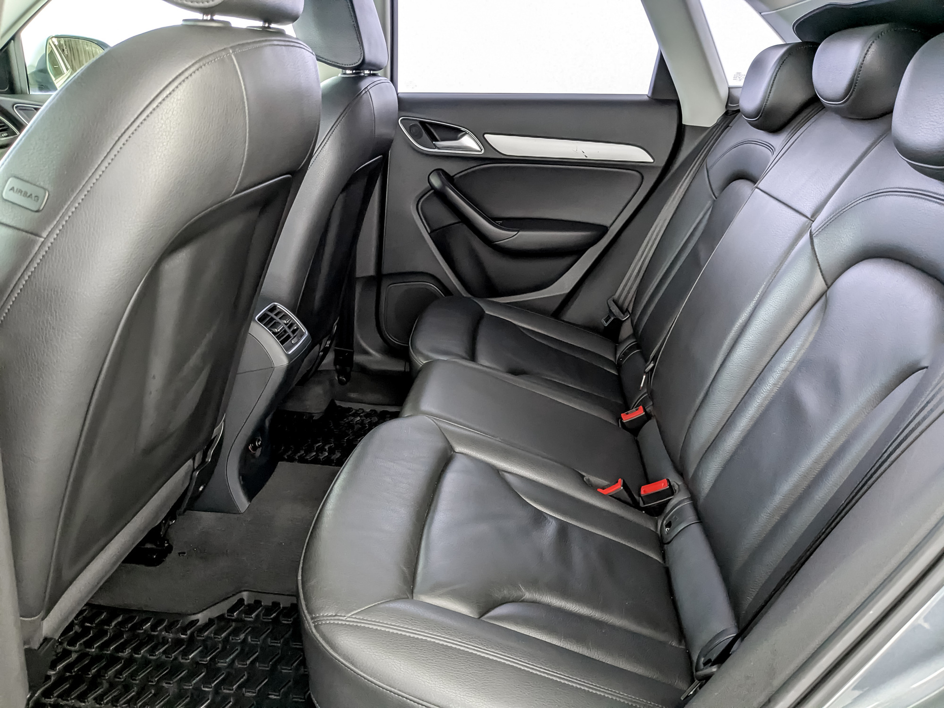 AUDI Q3 2.00 (180 л.с), автомат, 2015, пробег 88 475 км
