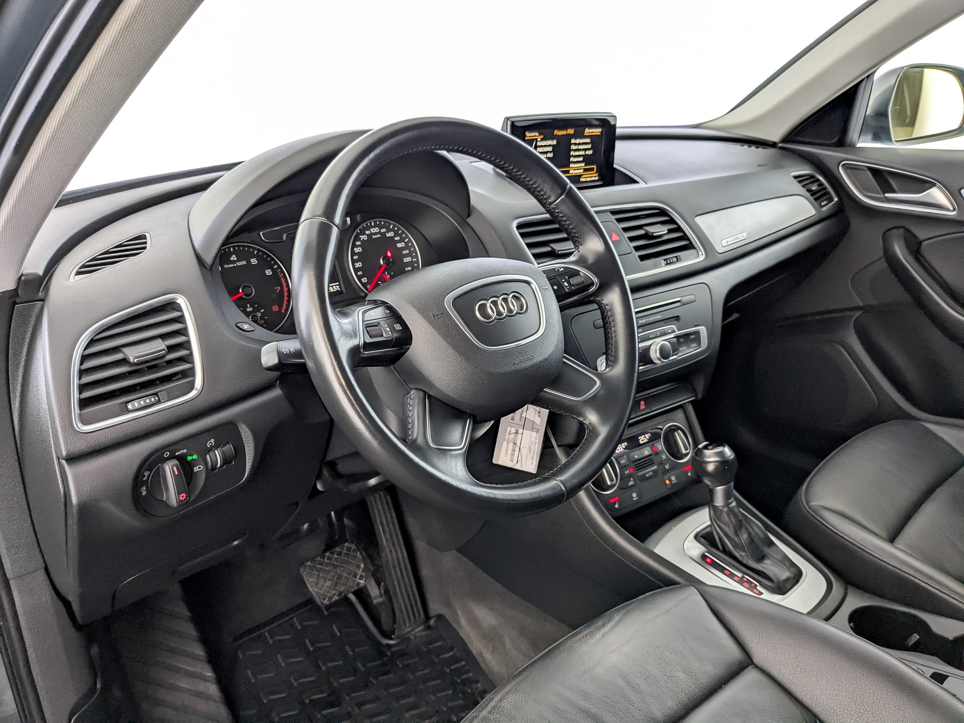 AUDI Q3 2.00 (180 л.с), автомат, 2015, пробег 88 475 км