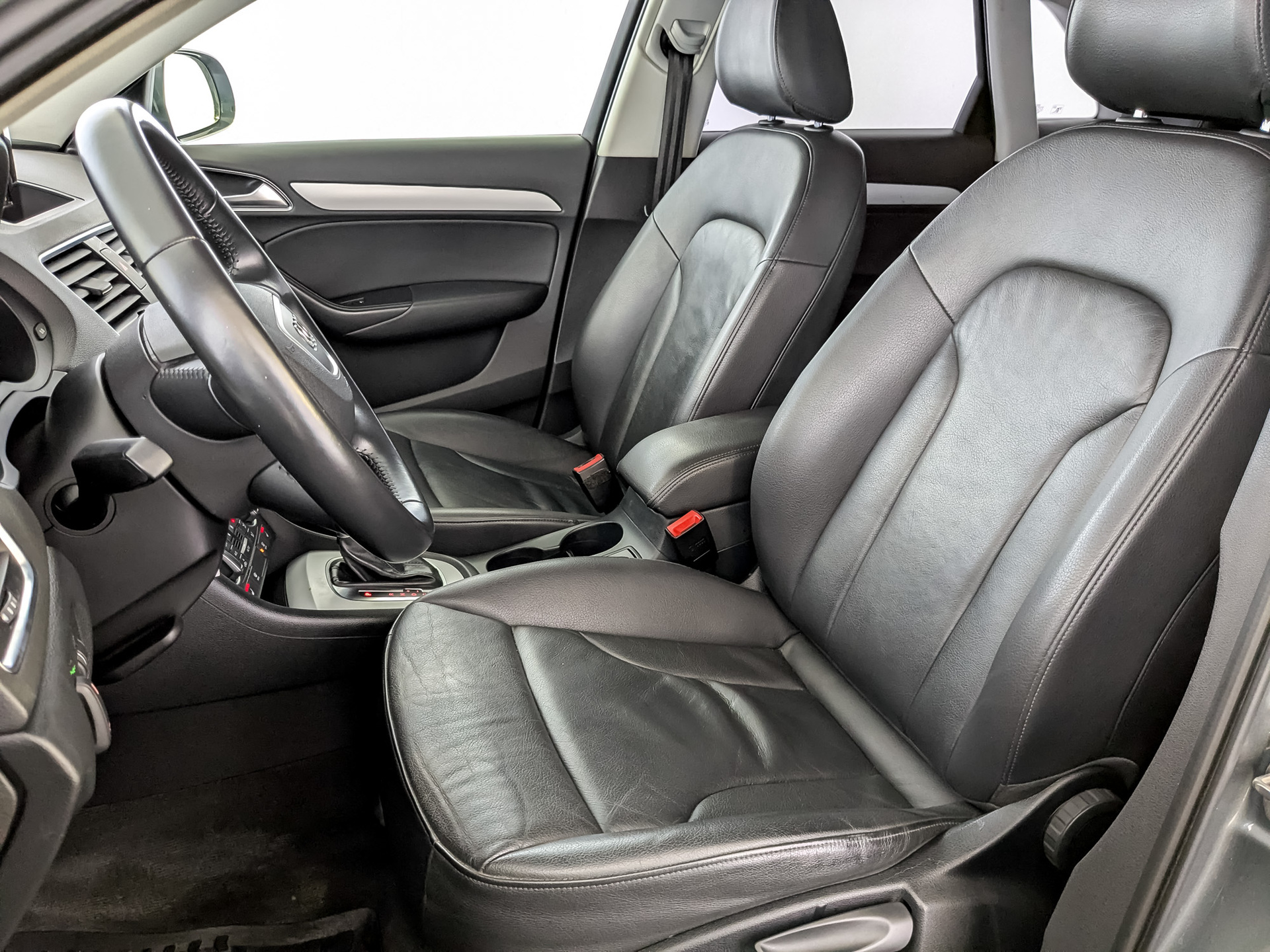 AUDI Q3 2.00 (180 л.с), автомат, 2015, пробег 88 475 км