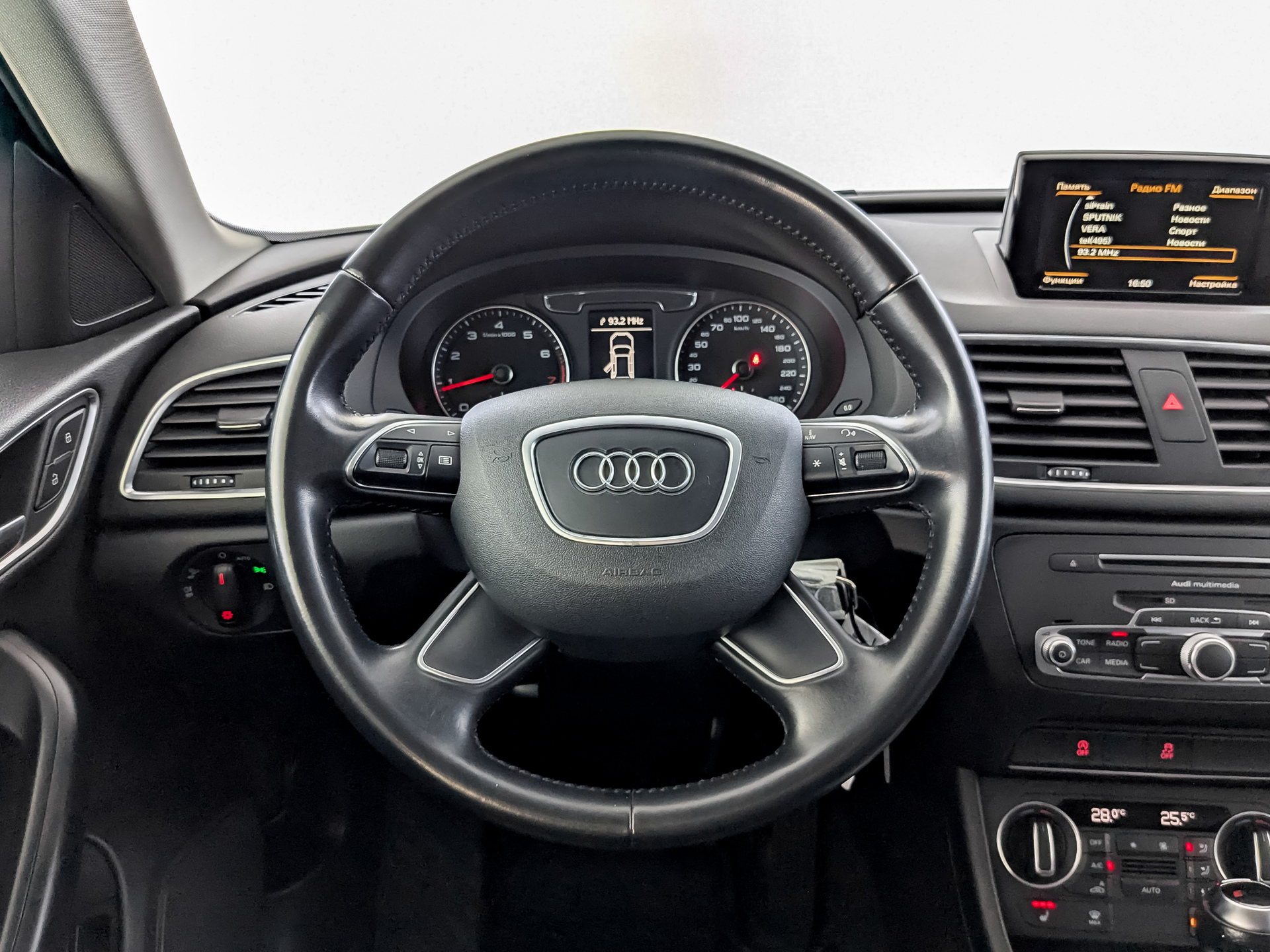 AUDI Q3 2.00 (180 л.с), автомат, 2015, пробег 88 475 км