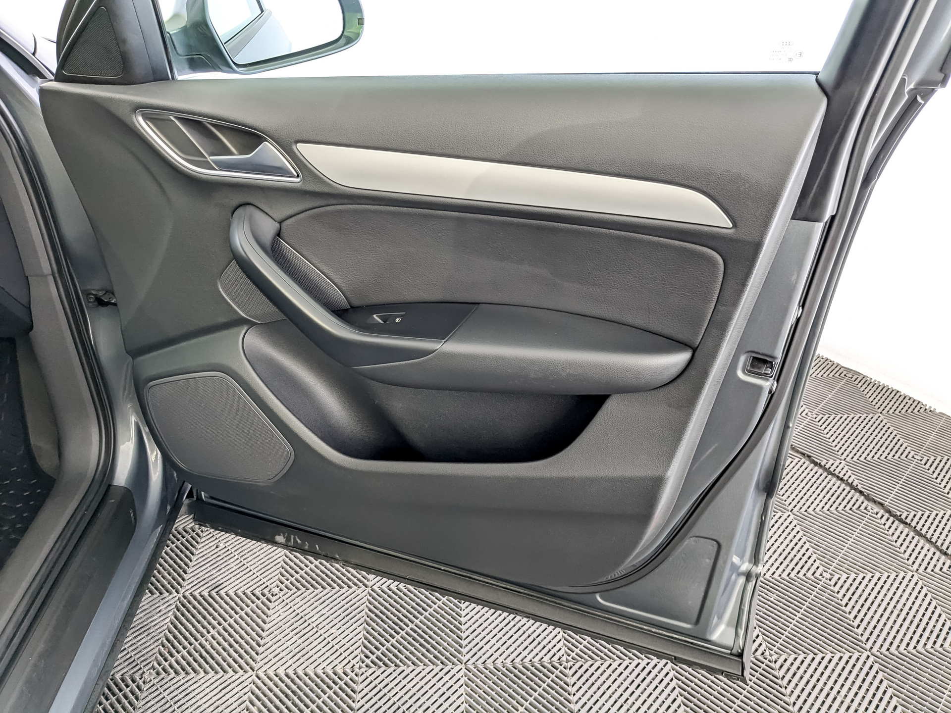 AUDI Q3 2.00 (180 л.с), автомат, 2015, пробег 88 475 км