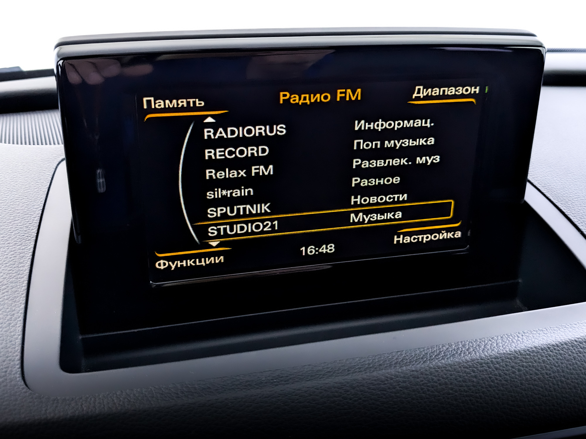 AUDI Q3 2.00 (180 л.с), автомат, 2015, пробег 88 475 км