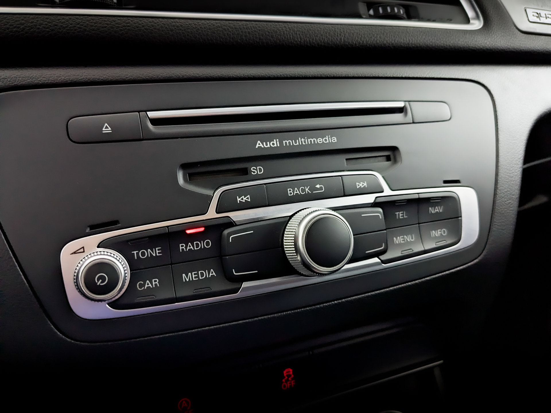 AUDI Q3 2.00 (180 л.с), автомат, 2015, пробег 88 475 км