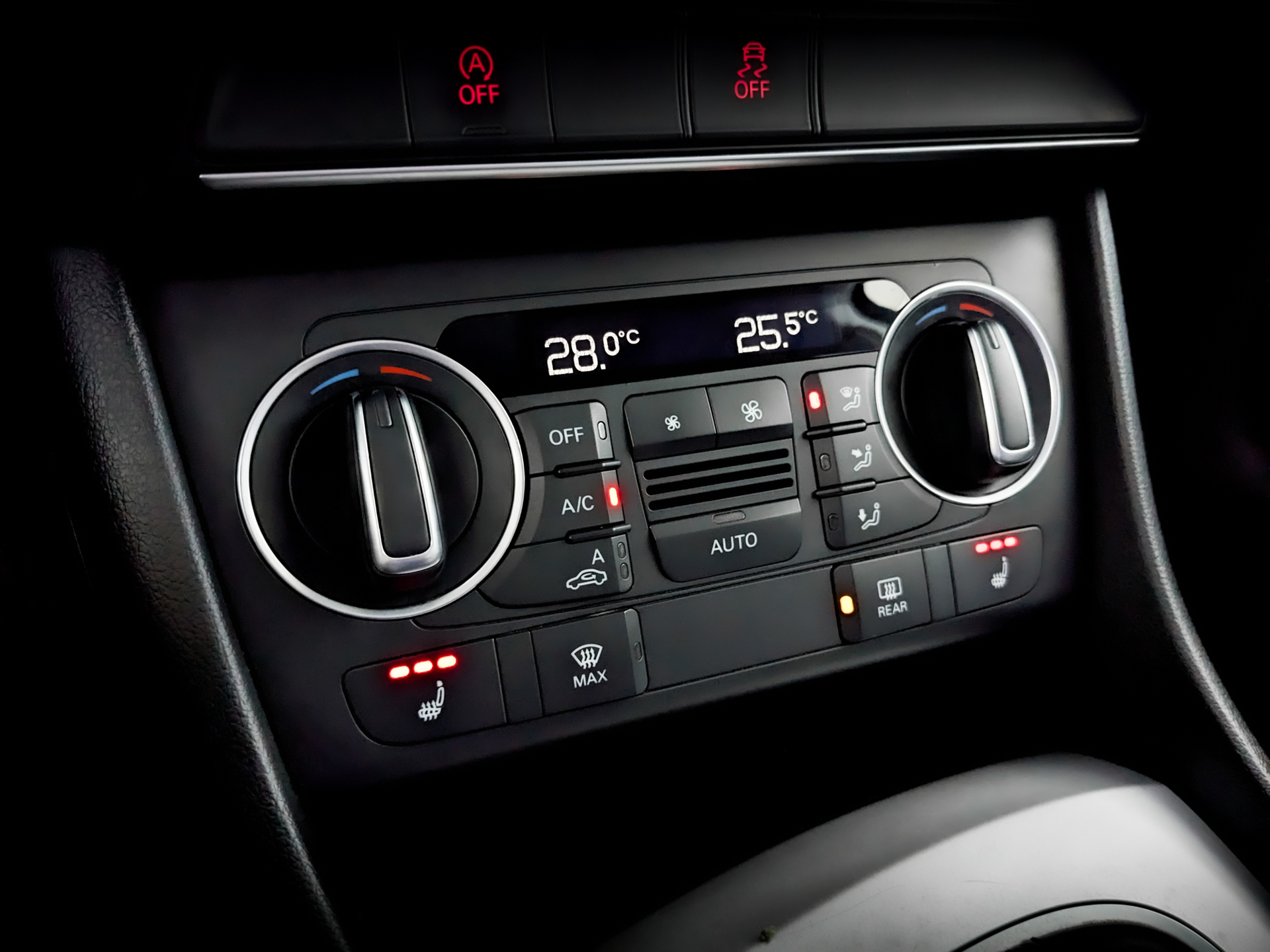 AUDI Q3 2.00 (180 л.с), автомат, 2015, пробег 88 475 км