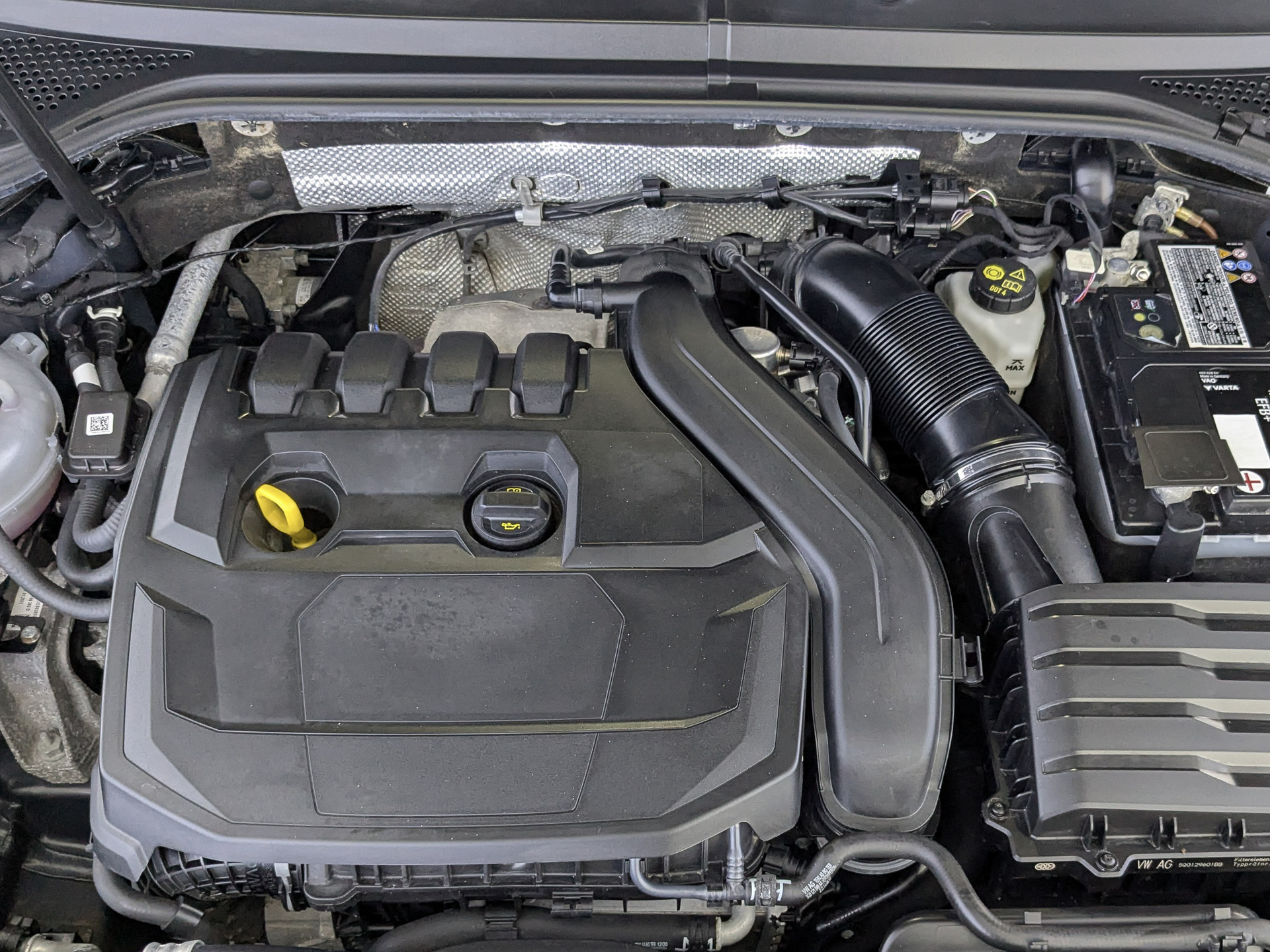VOLKSWAGEN Passat 1.50 (150 л.с), автомат, 2021, пробег 119 353 км