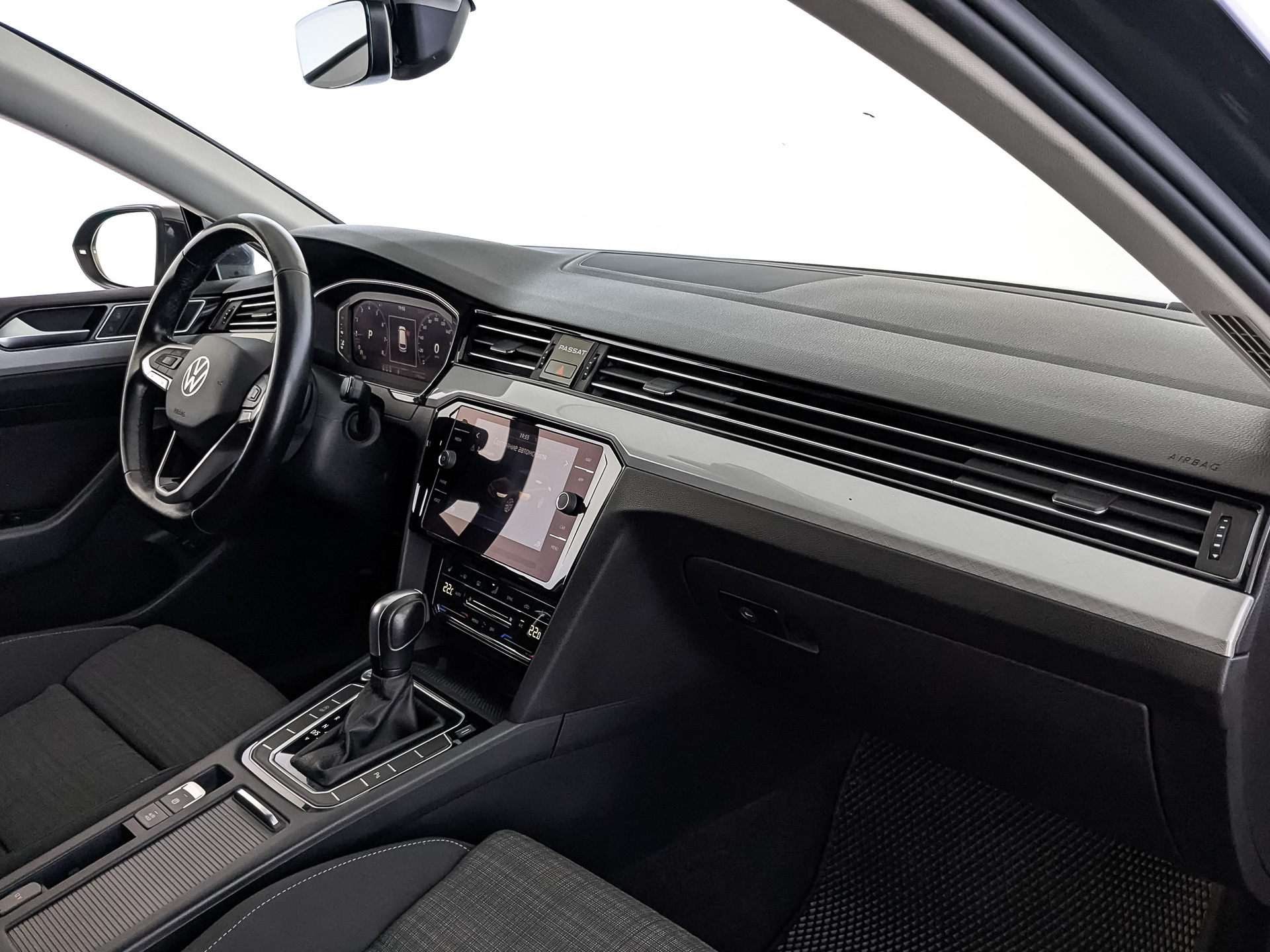 VOLKSWAGEN Passat 1.50 (150 л.с), автомат, 2021, пробег 119 353 км