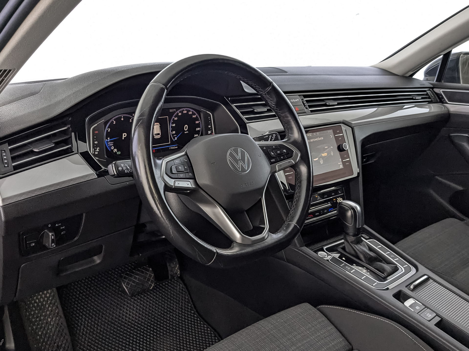 VOLKSWAGEN Passat 1.50 (150 л.с), автомат, 2021, пробег 119 353 км