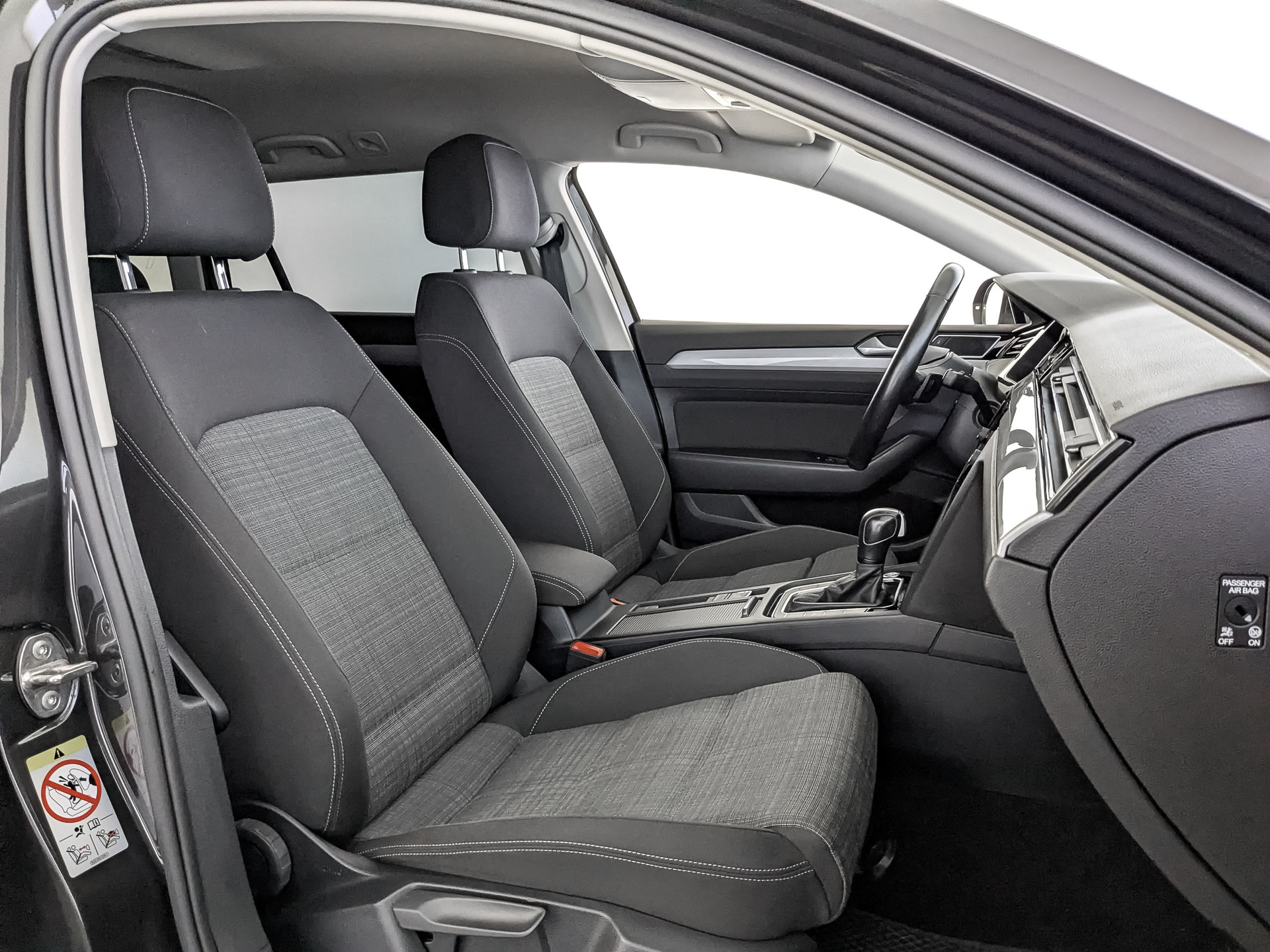 VOLKSWAGEN Passat 1.50 (150 л.с), автомат, 2021, пробег 119 353 км