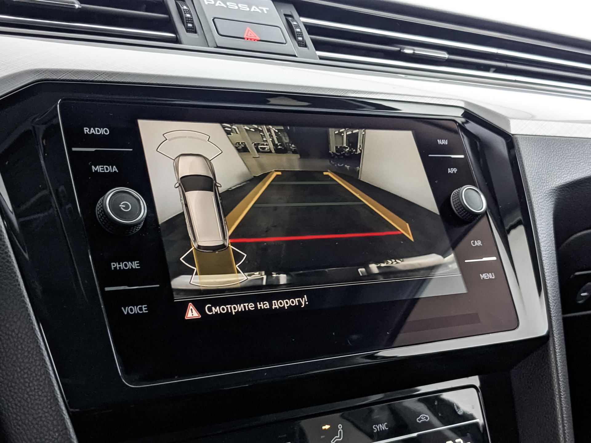 VOLKSWAGEN Passat 1.50 (150 л.с), автомат, 2021, пробег 119 353 км
