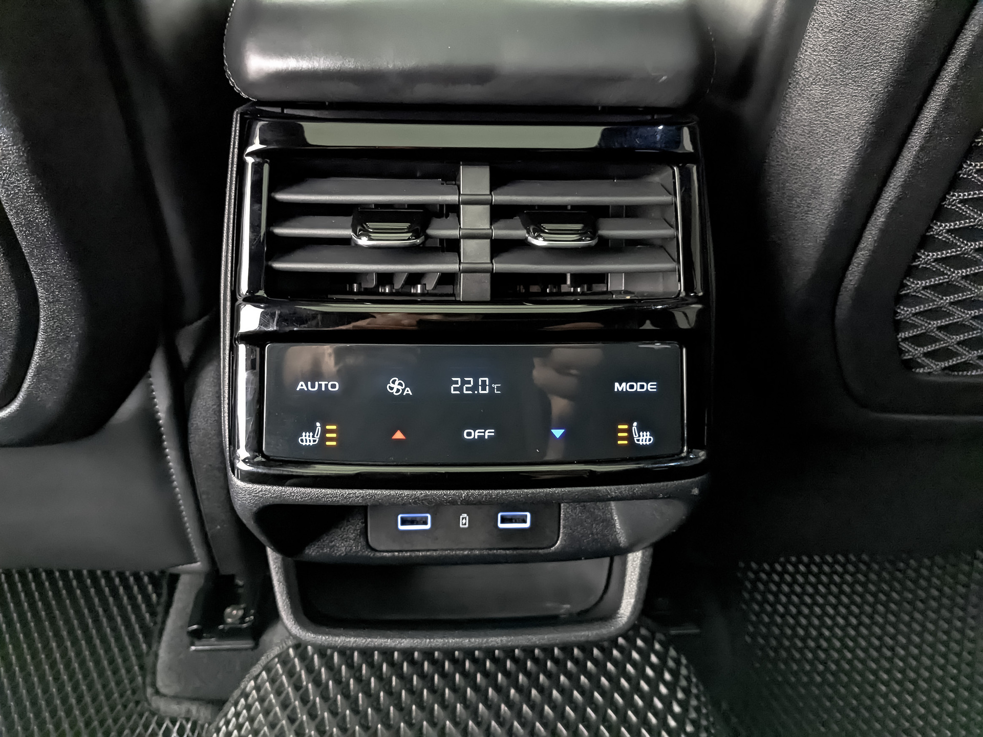 GEELY Monjaro 2.00 (238 л.с), автомат, 2024, пробег 66 069 км