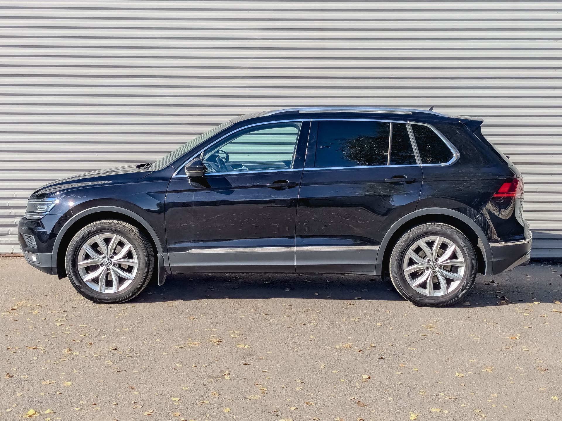 VOLKSWAGEN Tiguan 1.40 (150 л.с), автомат, 2018, пробег 105 348 км