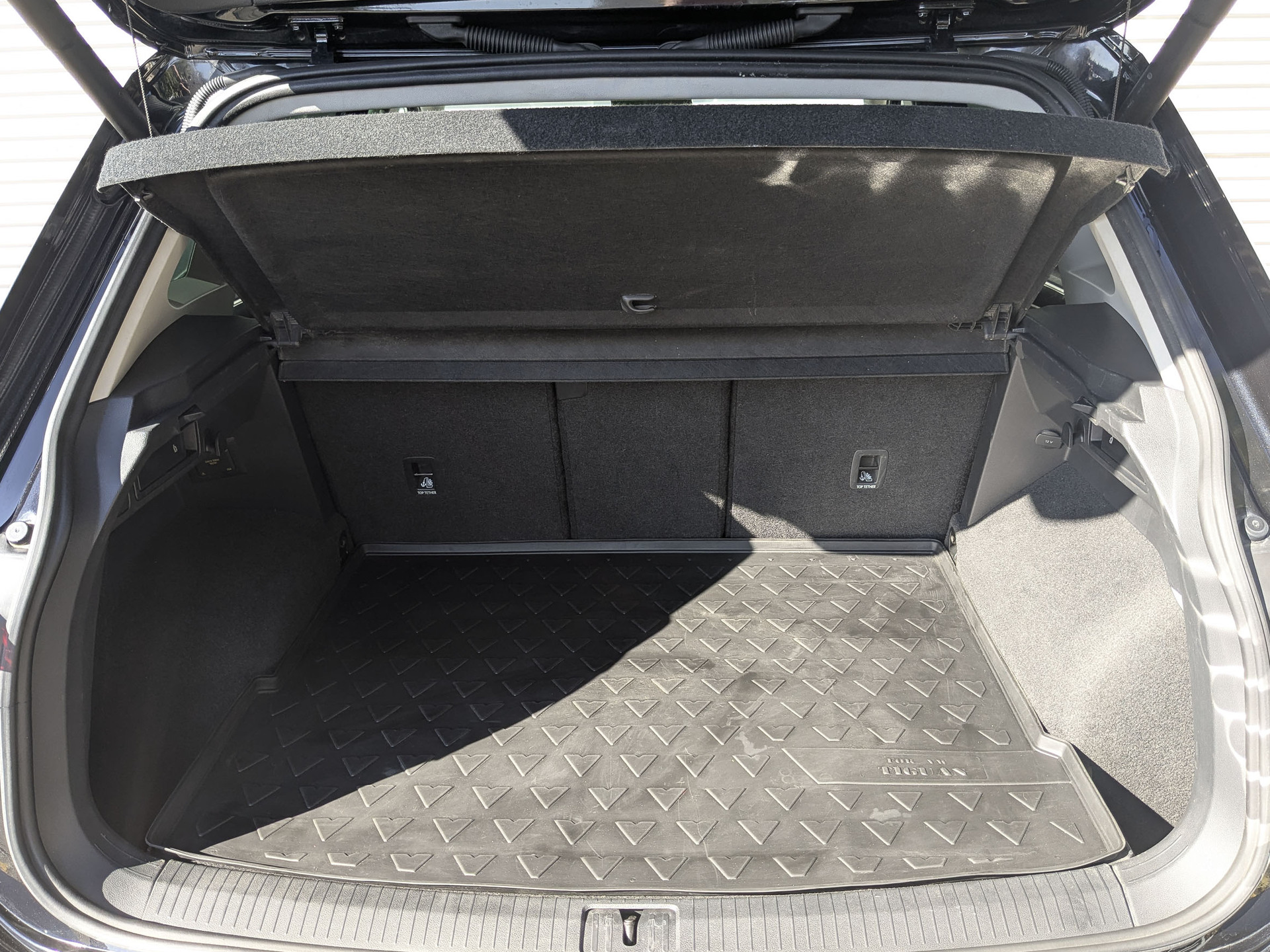 VOLKSWAGEN Tiguan 1.40 (150 л.с), автомат, 2018, пробег 105 348 км