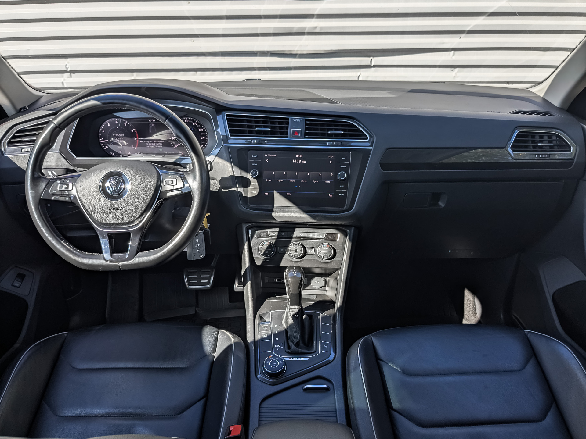 VOLKSWAGEN Tiguan 1.40 (150 л.с), автомат, 2018, пробег 105 348 км