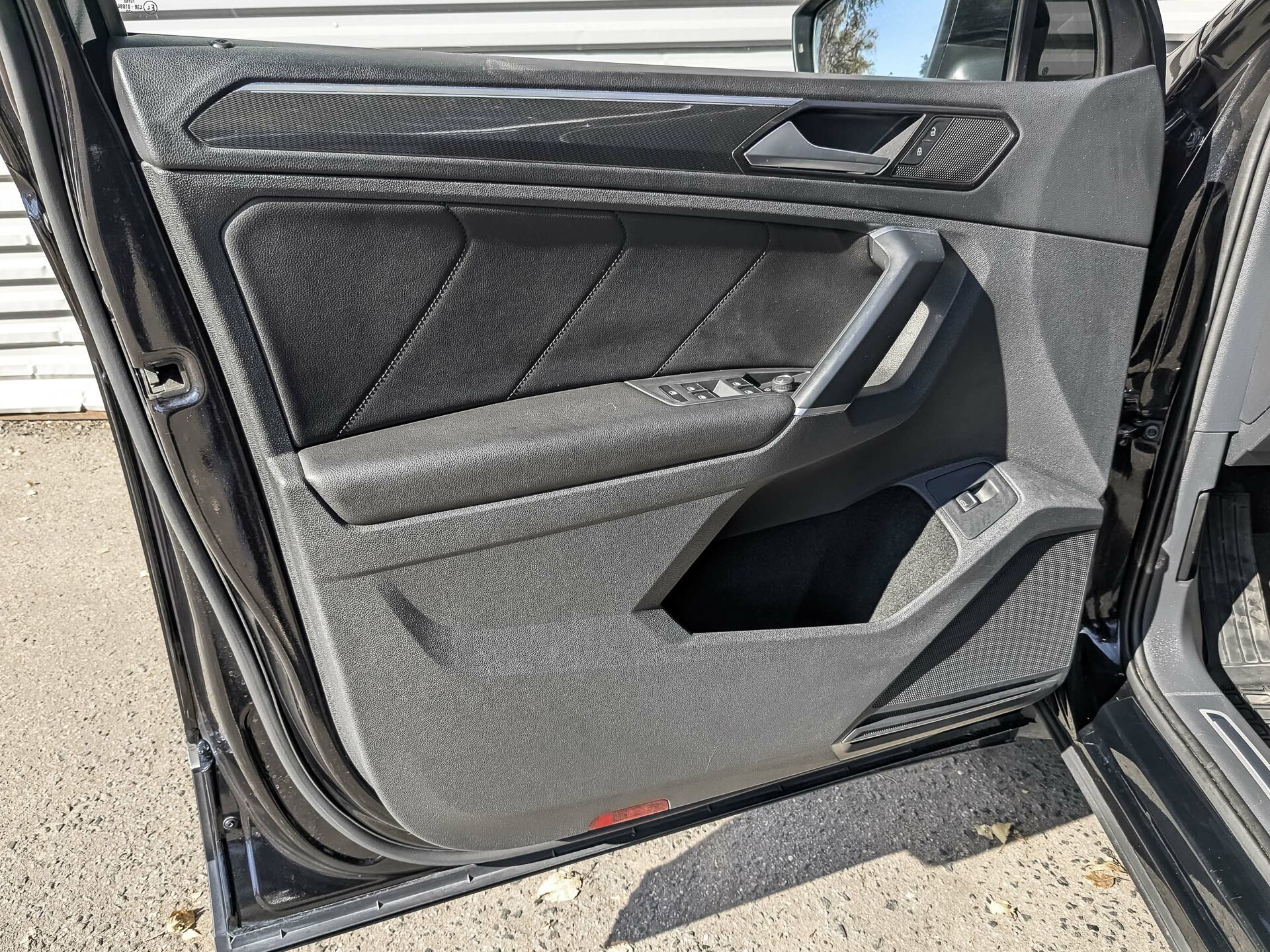 VOLKSWAGEN Tiguan 1.40 (150 л.с), автомат, 2018, пробег 105 348 км