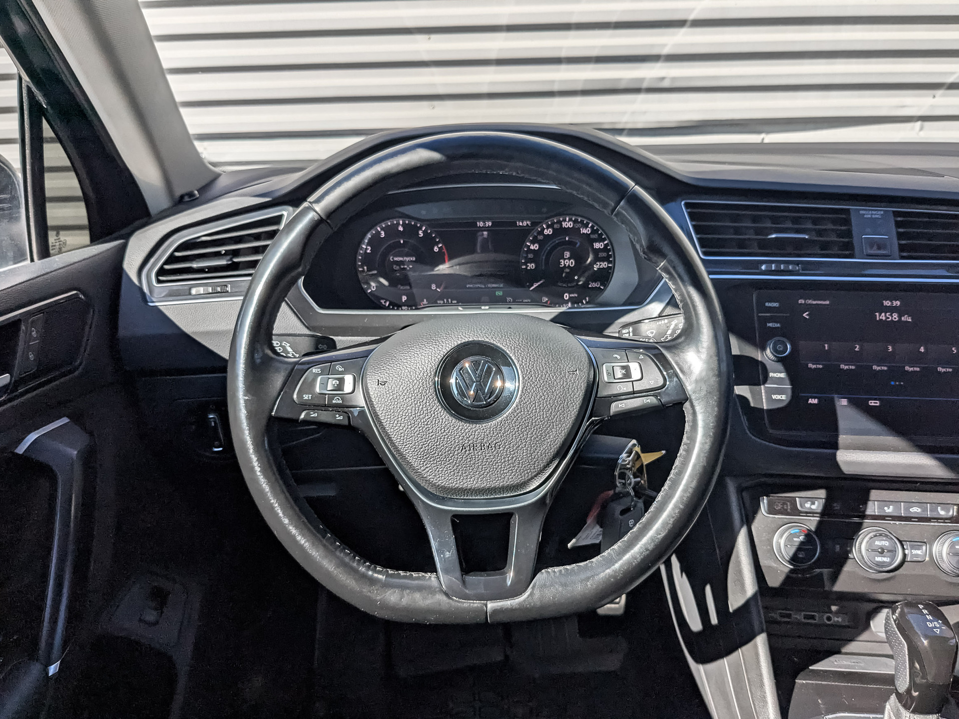 VOLKSWAGEN Tiguan 1.40 (150 л.с), автомат, 2018, пробег 105 348 км