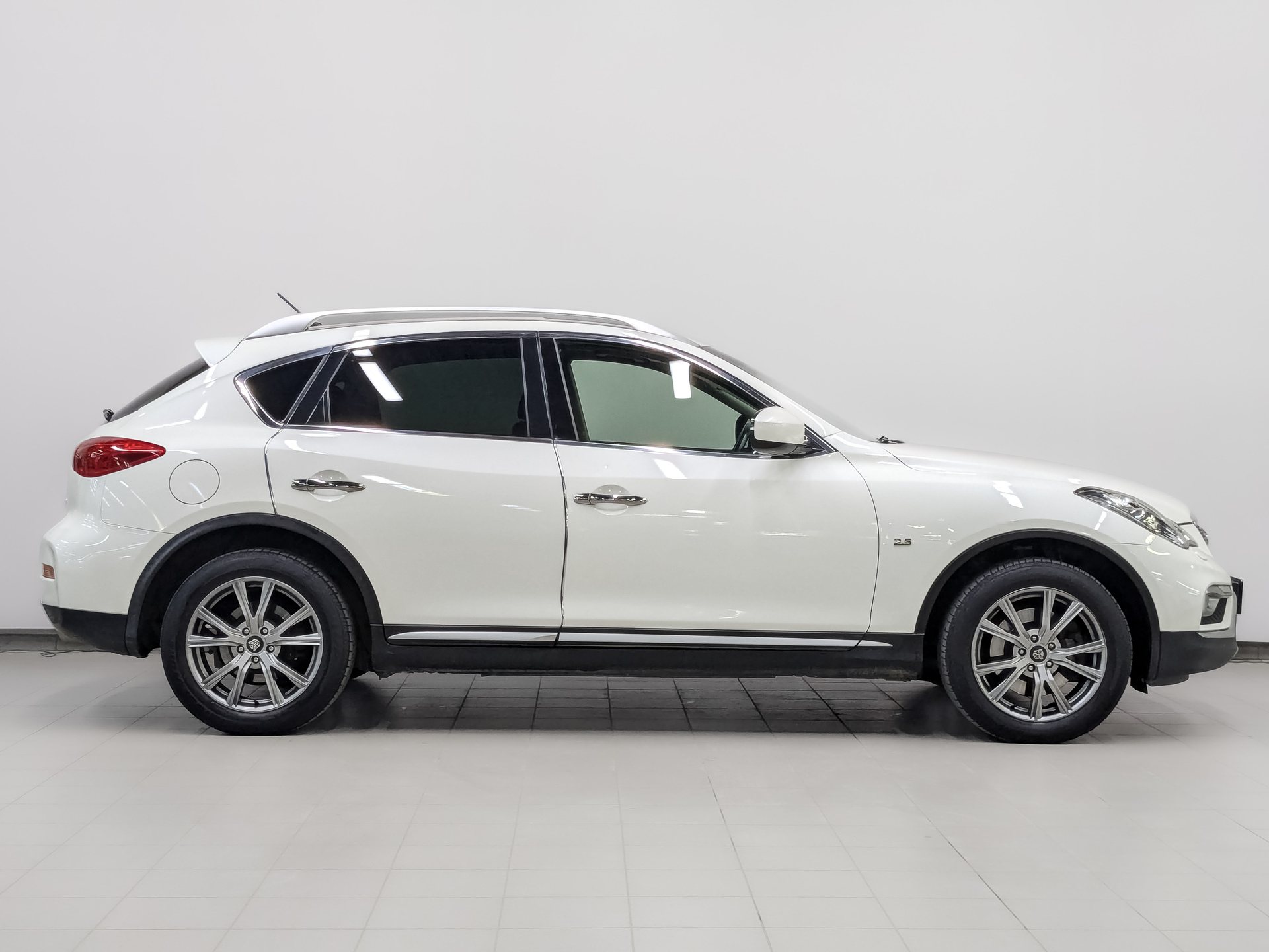INFINITI QX50 2.50 (222 л.с), автомат, 2016, пробег 80 485 км