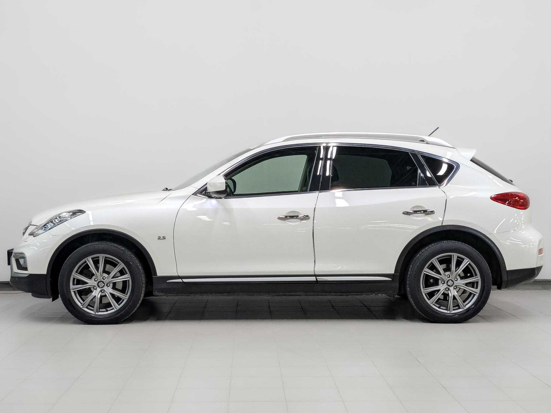 INFINITI QX50 2.50 (222 л.с), автомат, 2016, пробег 80 485 км