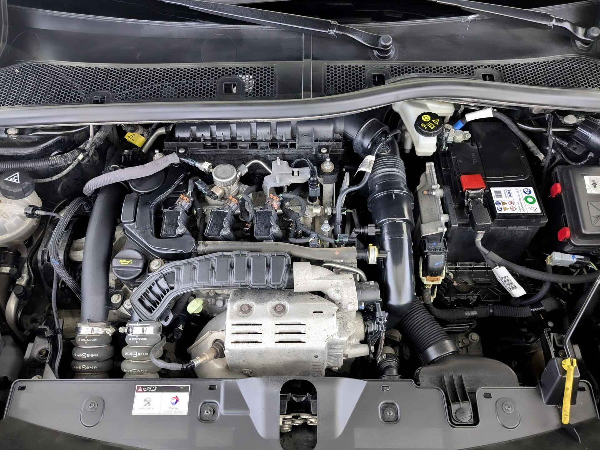 PEUGEOT 2008 1.20 (130 л.с), автомат, 2021, пробег 118 589 км