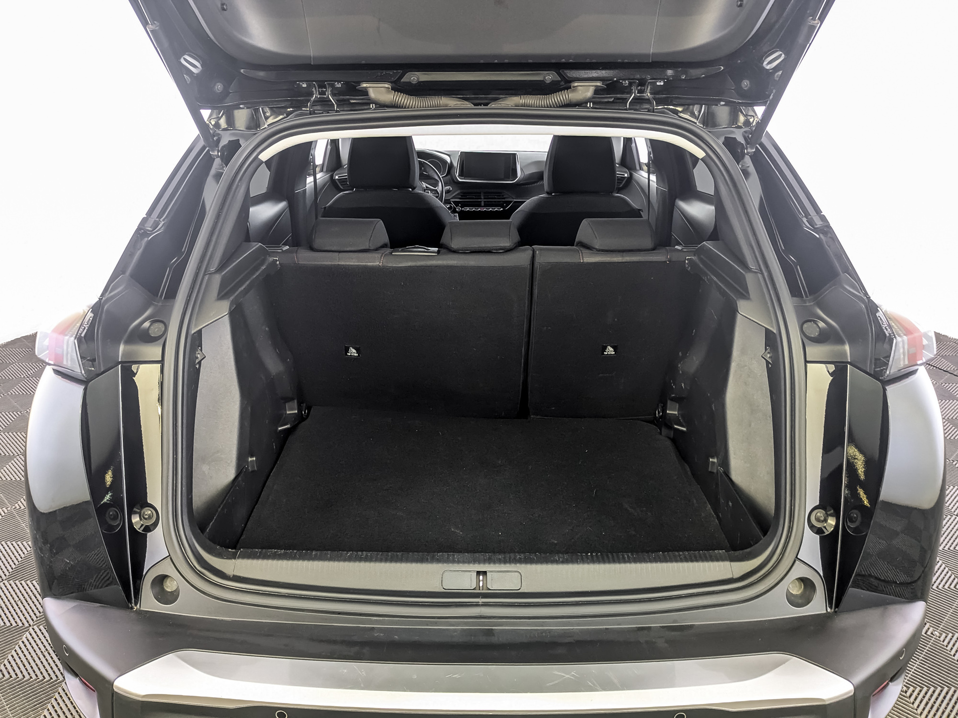 PEUGEOT 2008 1.20 (130 л.с), автомат, 2021, пробег 118 589 км