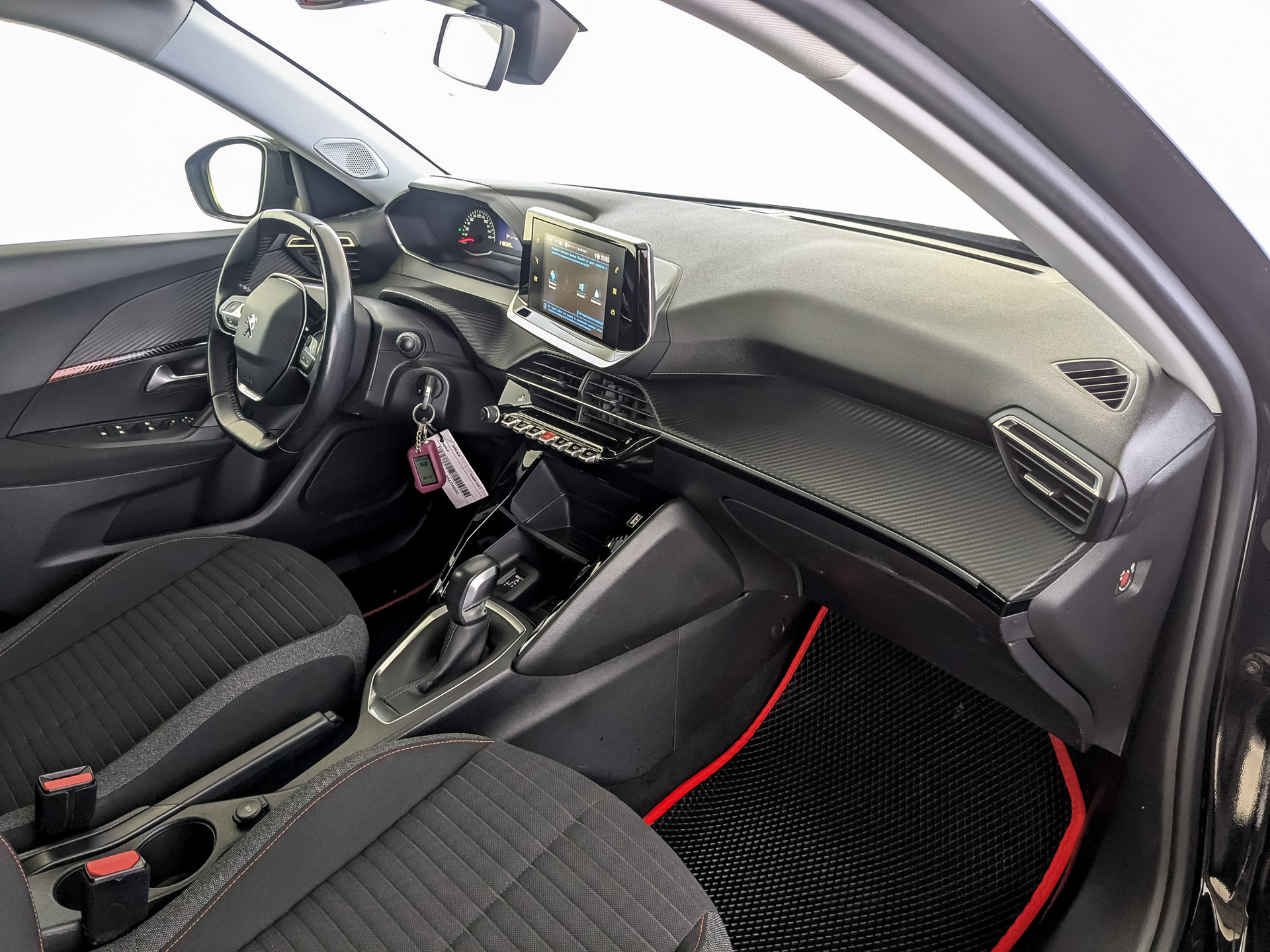 PEUGEOT 2008 1.20 (130 л.с), автомат, 2021, пробег 118 589 км