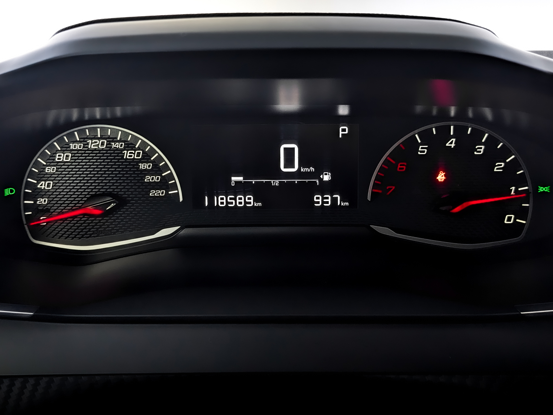 PEUGEOT 2008 1.20 (130 л.с), автомат, 2021, пробег 118 589 км