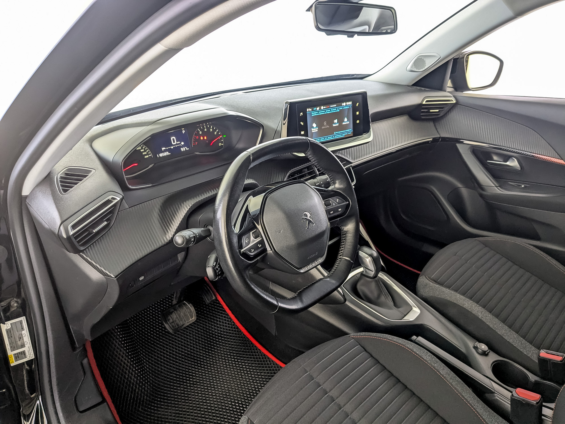 PEUGEOT 2008 1.20 (130 л.с), автомат, 2021, пробег 118 589 км
