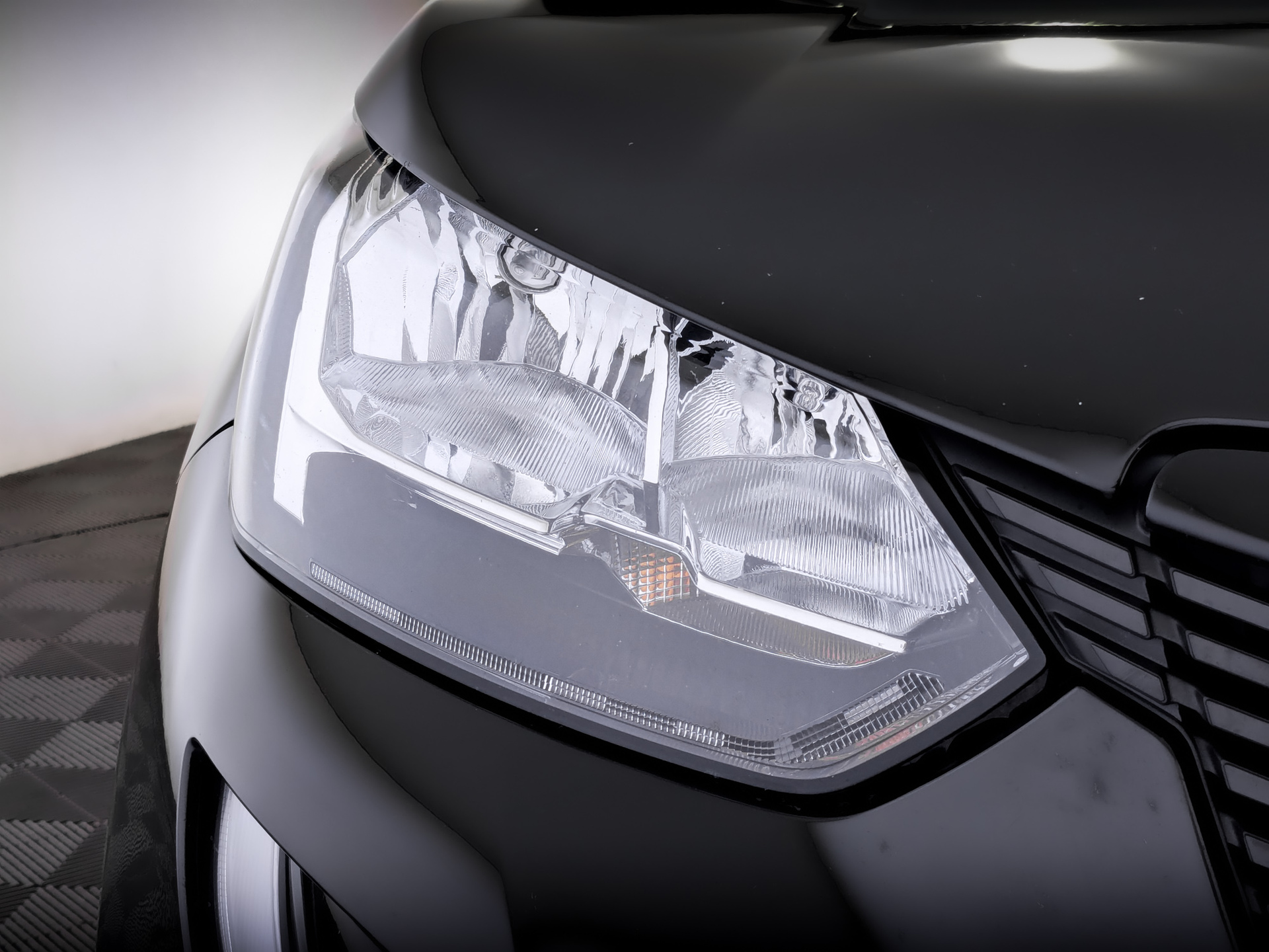 PEUGEOT 2008 1.20 (130 л.с), автомат, 2021, пробег 118 589 км