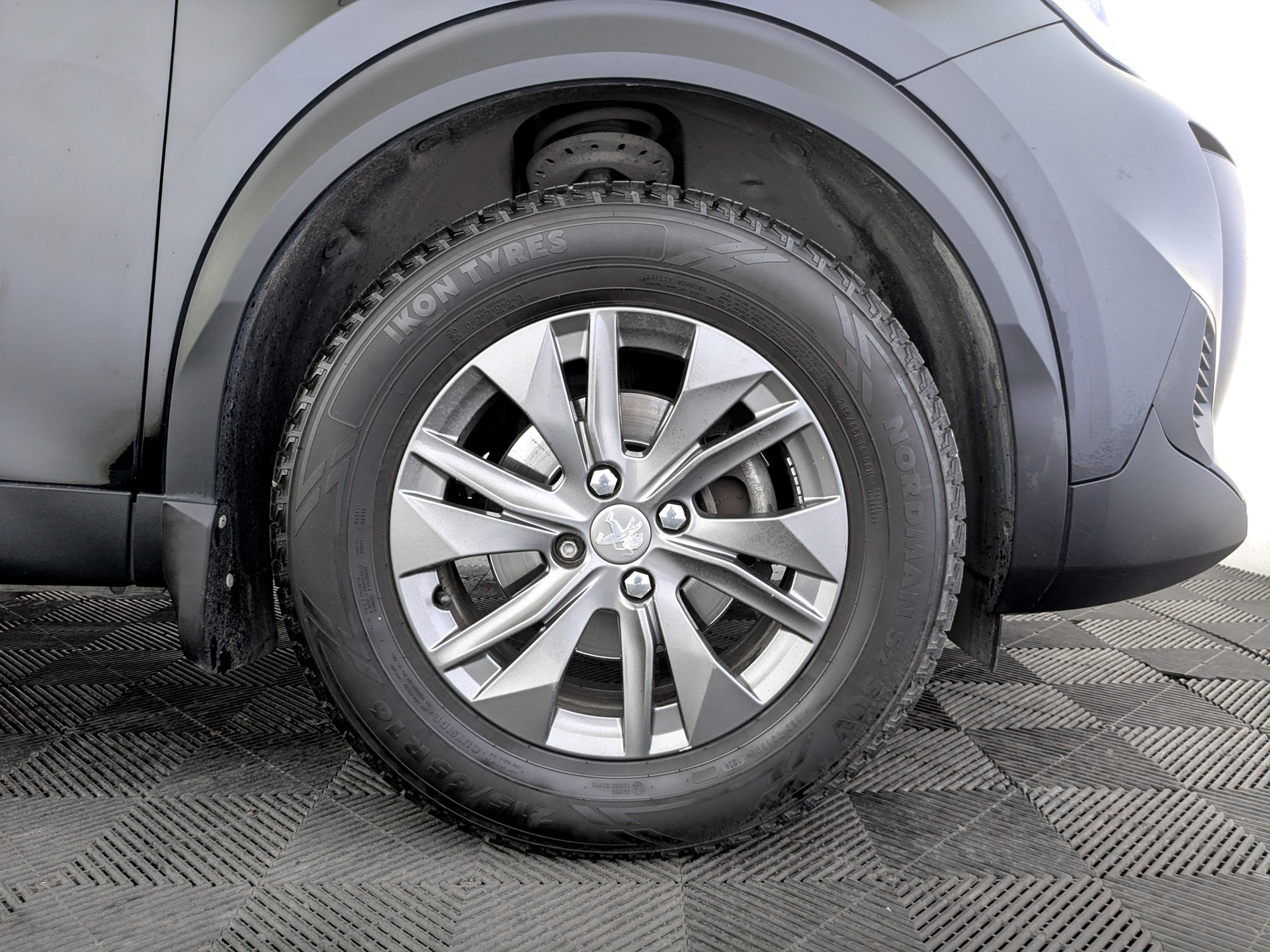 PEUGEOT 2008 1.20 (130 л.с), автомат, 2021, пробег 118 589 км