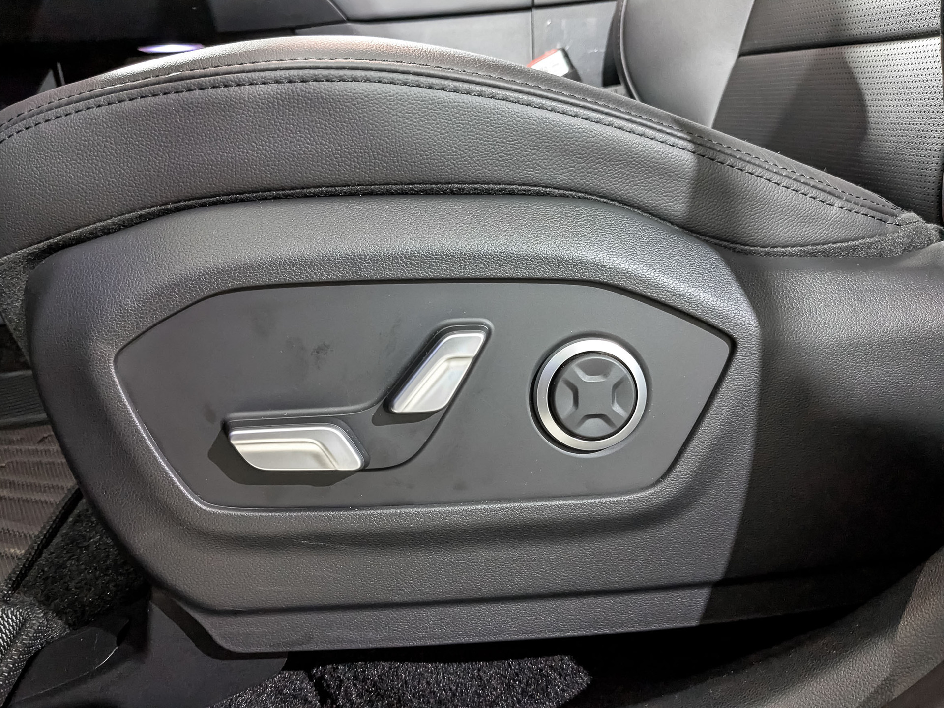 HYUNDAI Santa Fe 2.00 (247 л.с), автомат, 2025, пробег 2 852 км