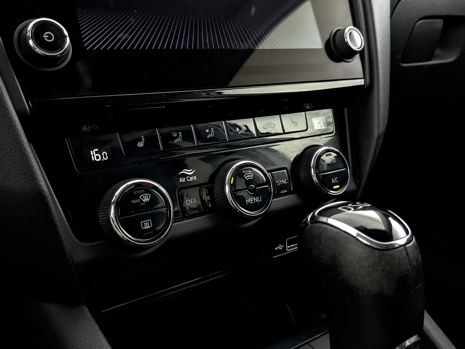 SKODA Octavia 1.40 (150 л.с), автомат, 2019, пробег 148 647 км