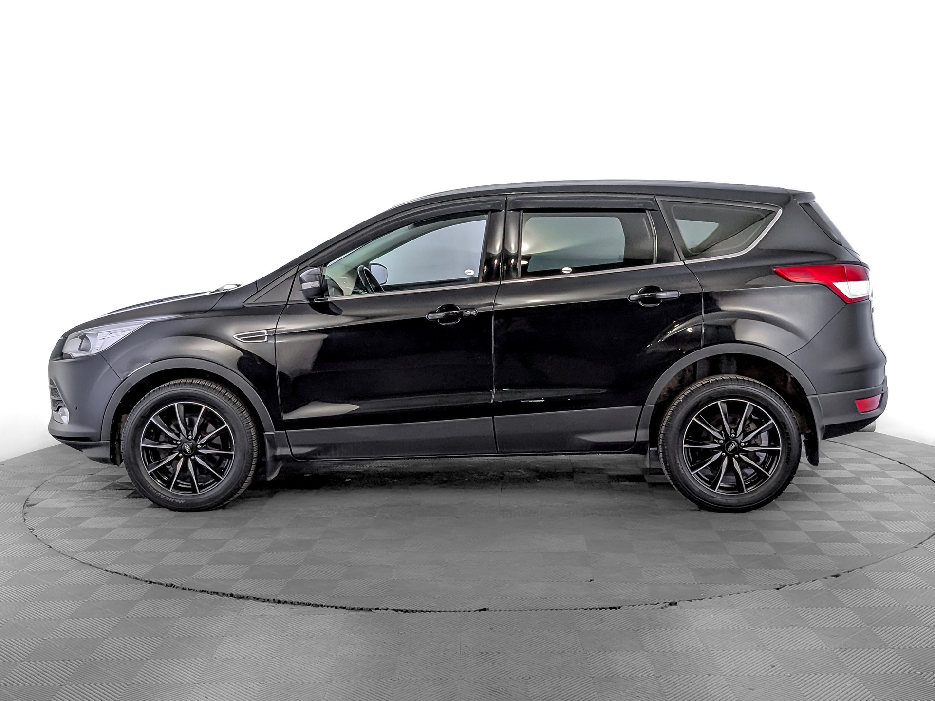 FORD Kuga 2.50 (150 л.с), автомат, 2015, пробег 77 992 км