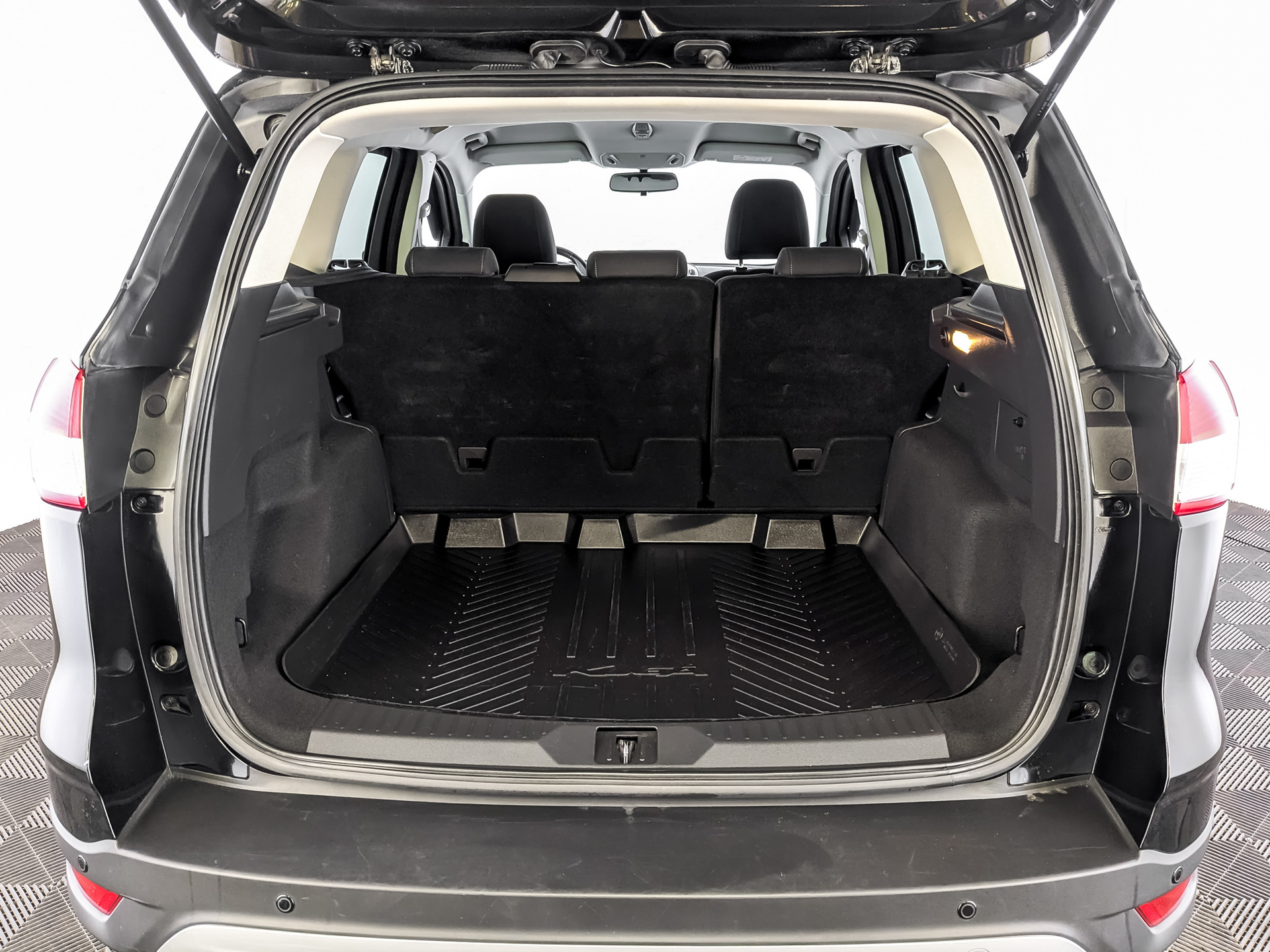 FORD Kuga 2.50 (150 л.с), автомат, 2015, пробег 77 992 км