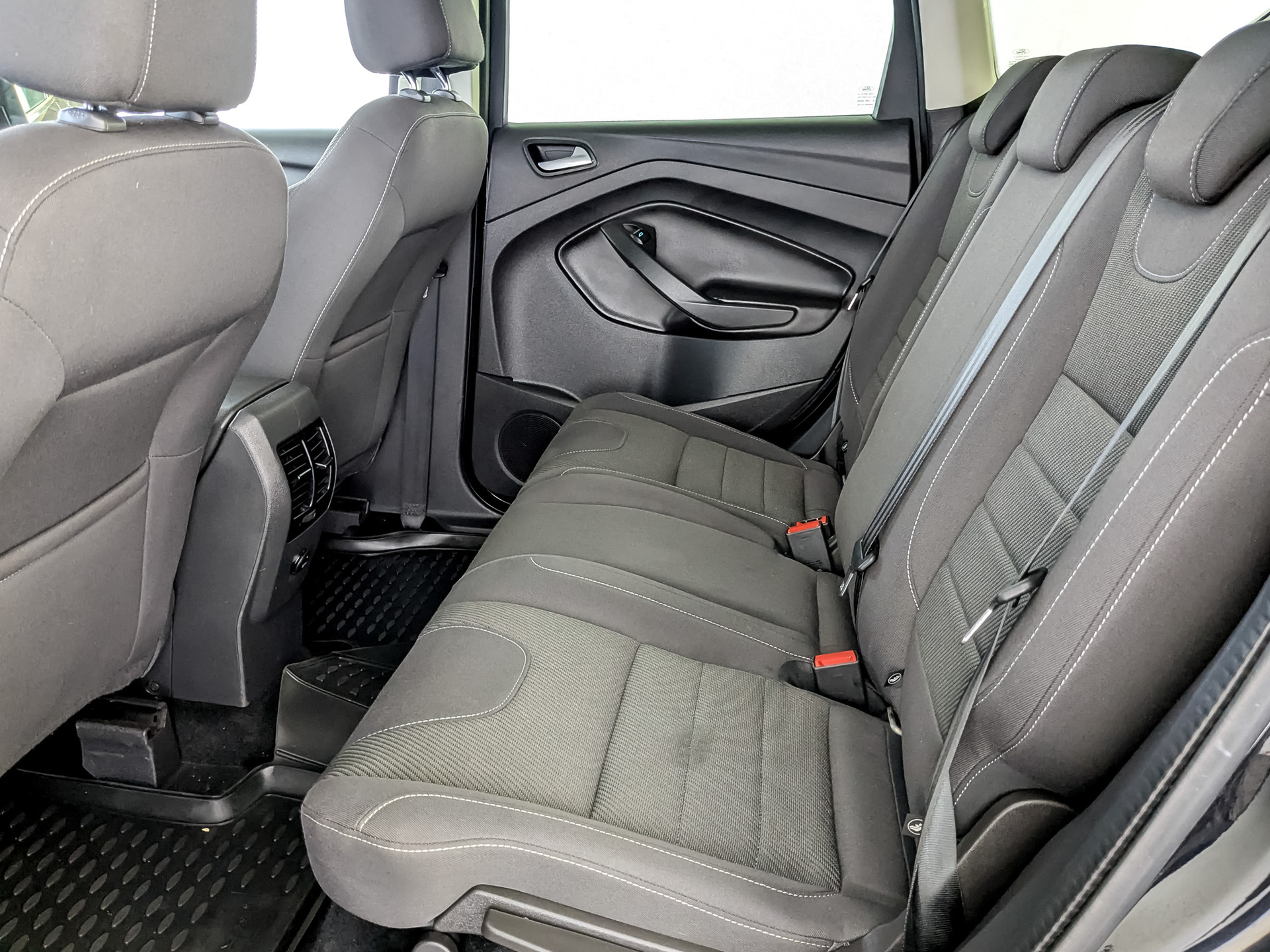 FORD Kuga 2.50 (150 л.с), автомат, 2015, пробег 77 992 км
