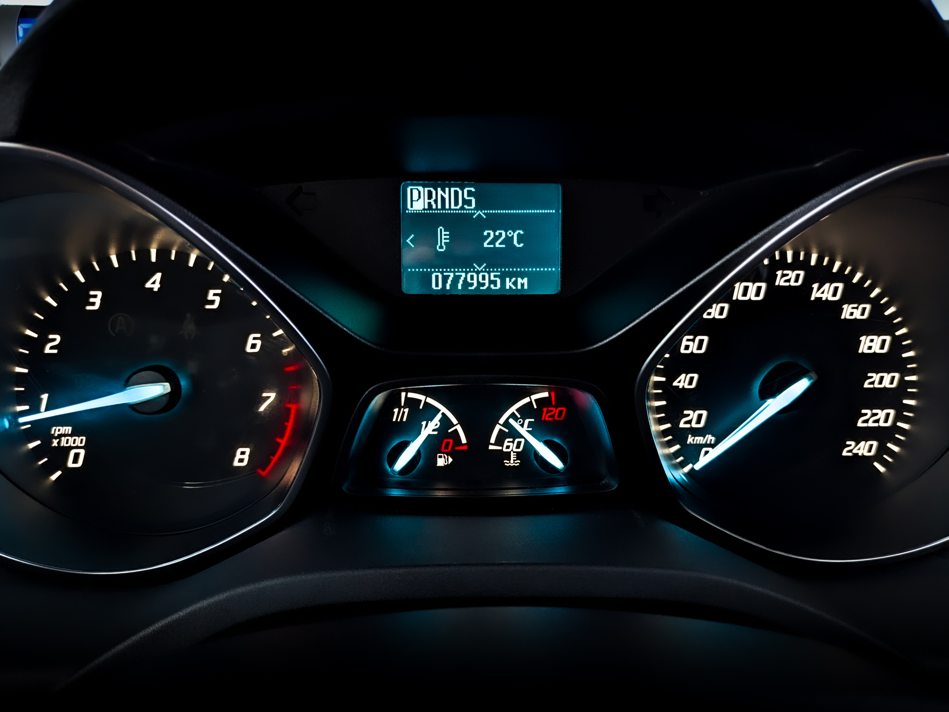 FORD Kuga 2.50 (150 л.с), автомат, 2015, пробег 77 992 км