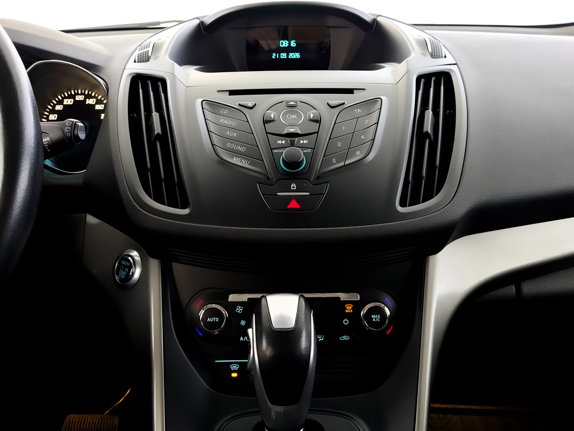 FORD Kuga 2.50 (150 л.с), автомат, 2015, пробег 77 992 км