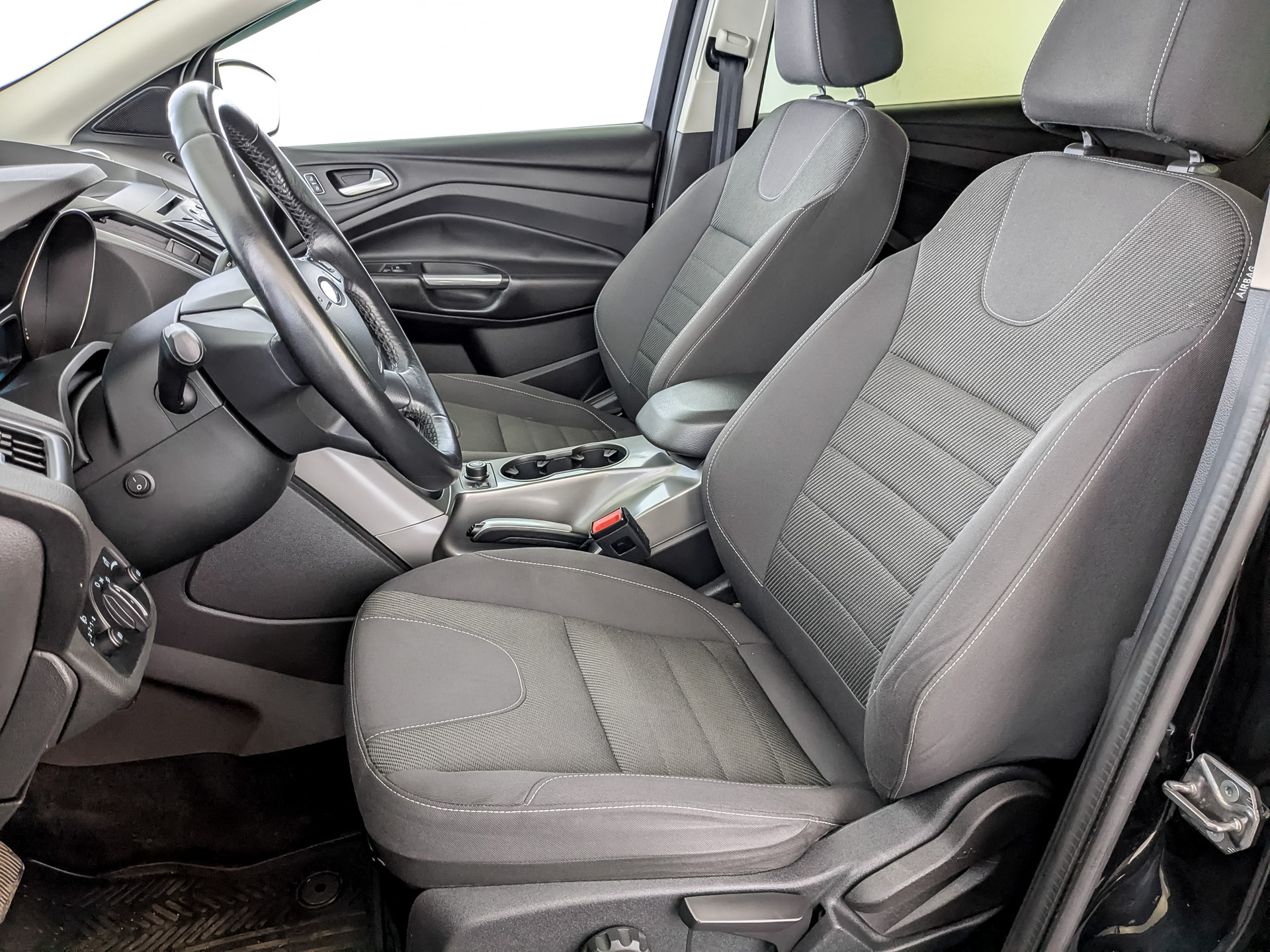 FORD Kuga 2.50 (150 л.с), автомат, 2015, пробег 77 992 км