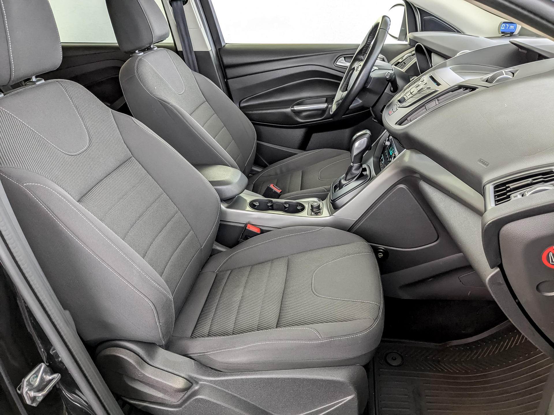 FORD Kuga 2.50 (150 л.с), автомат, 2015, пробег 77 992 км