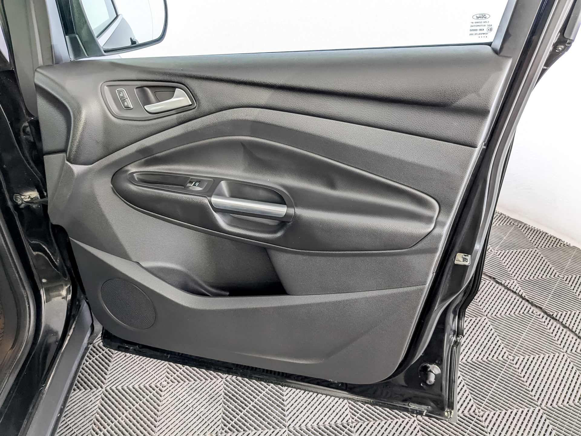 FORD Kuga 2.50 (150 л.с), автомат, 2015, пробег 77 992 км
