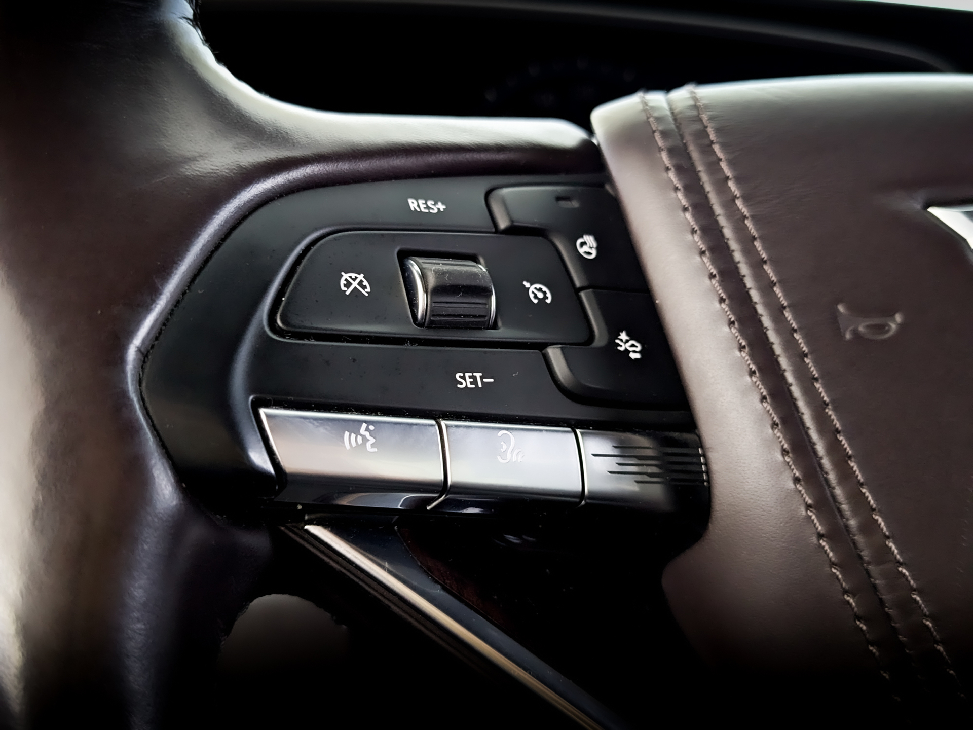 CADILLAC Escalade 6.20 (416 л.с), автомат, 2021, пробег 167 430 км