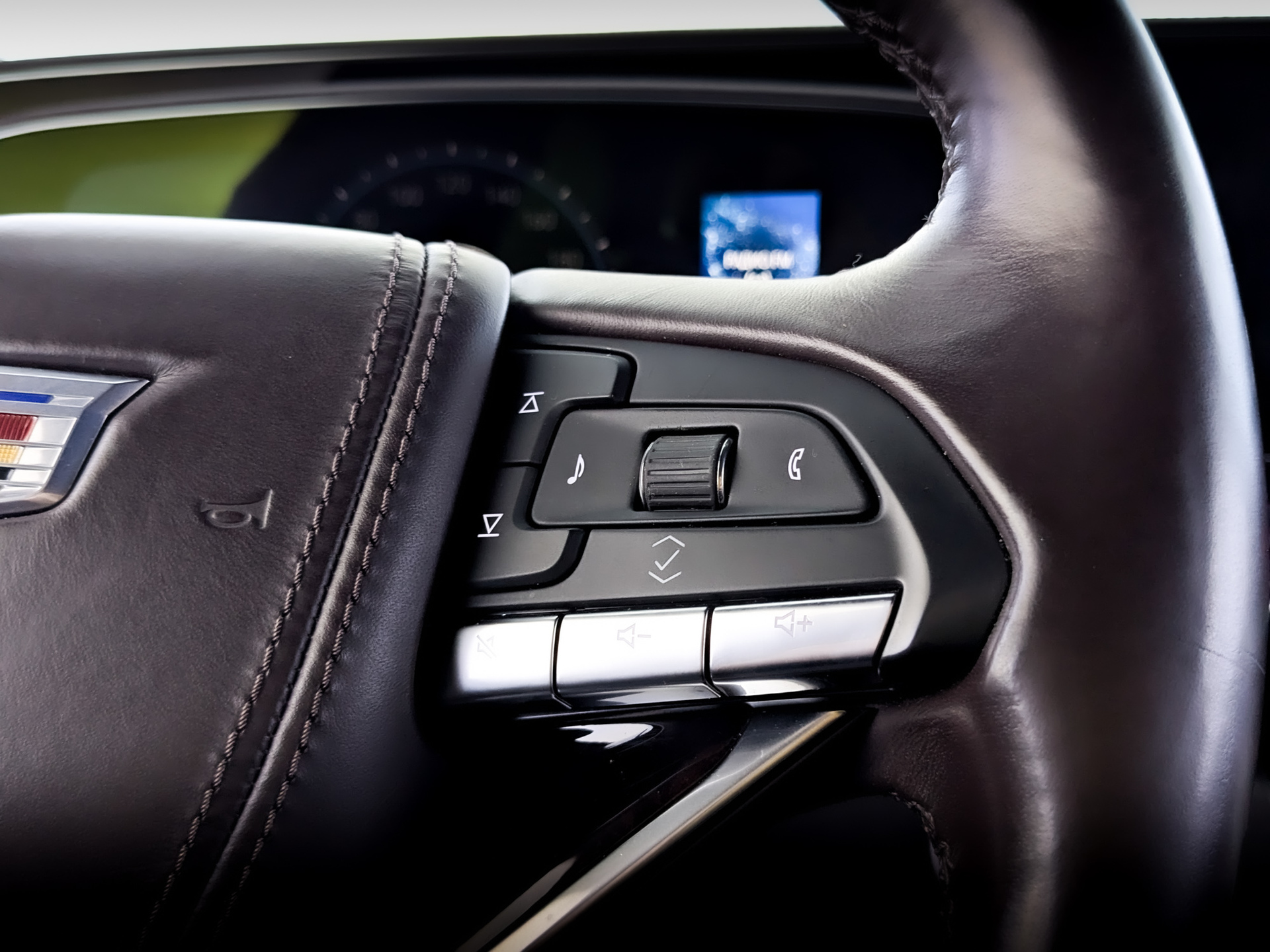CADILLAC Escalade 6.20 (416 л.с), автомат, 2021, пробег 167 430 км