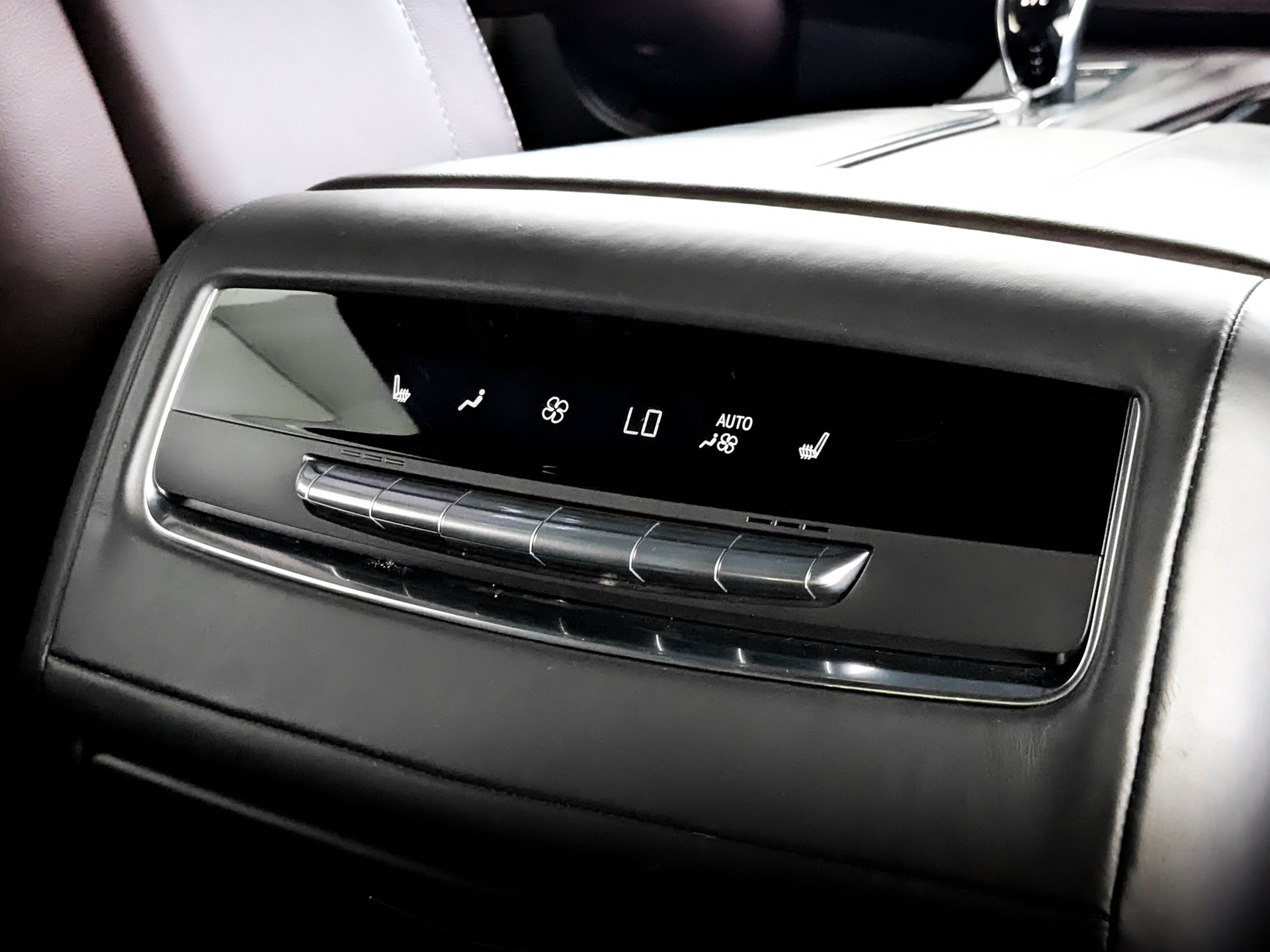 CADILLAC Escalade 6.20 (416 л.с), автомат, 2021, пробег 167 430 км