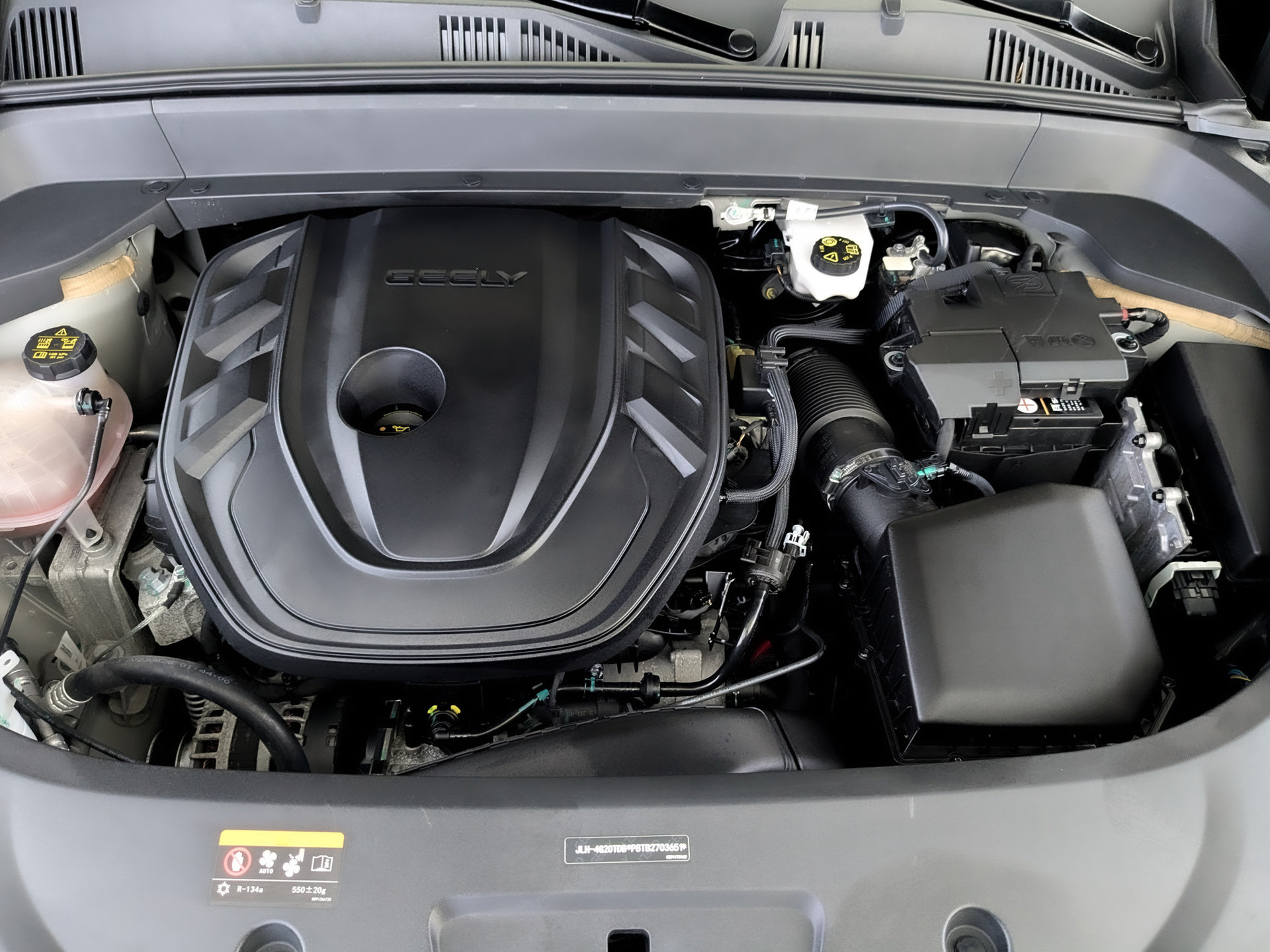 GEELY Monjaro 2.00 (238 л.с), автомат, 2023, пробег 26 976 км