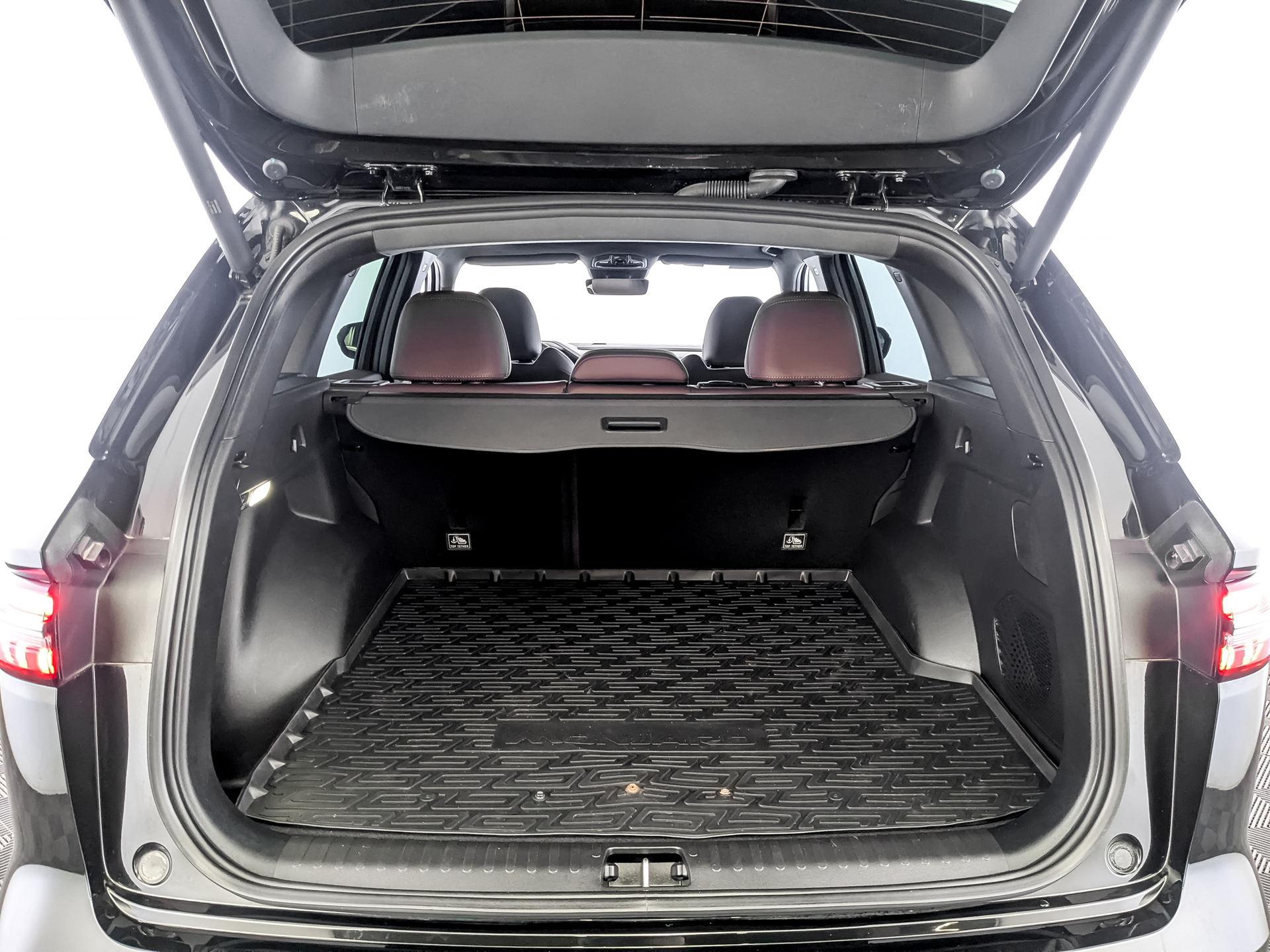 GEELY Monjaro 2.00 (238 л.с), автомат, 2023, пробег 26 976 км