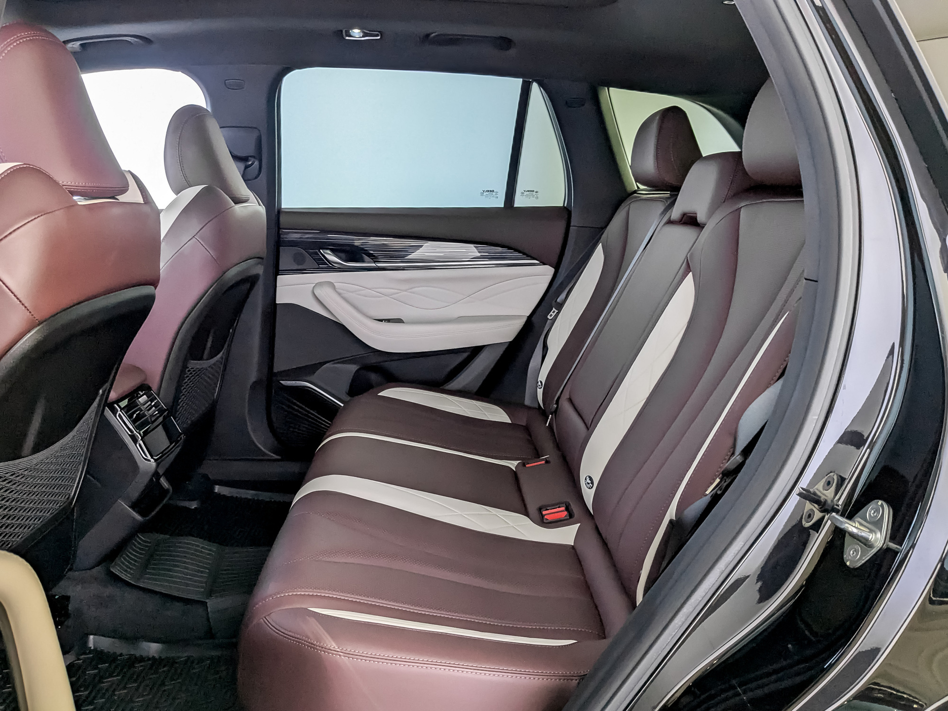 GEELY Monjaro 2.00 (238 л.с), автомат, 2023, пробег 26 976 км