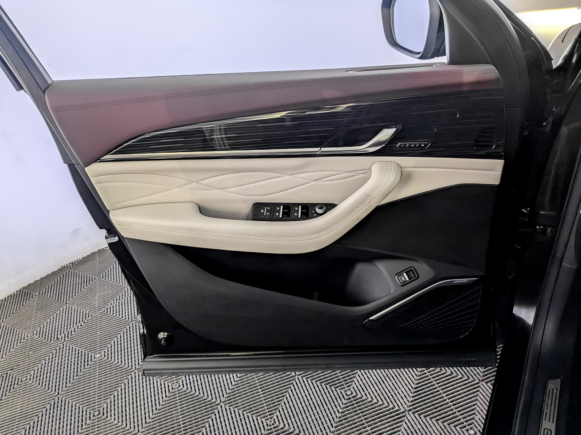 GEELY Monjaro 2.00 (238 л.с), автомат, 2023, пробег 26 976 км