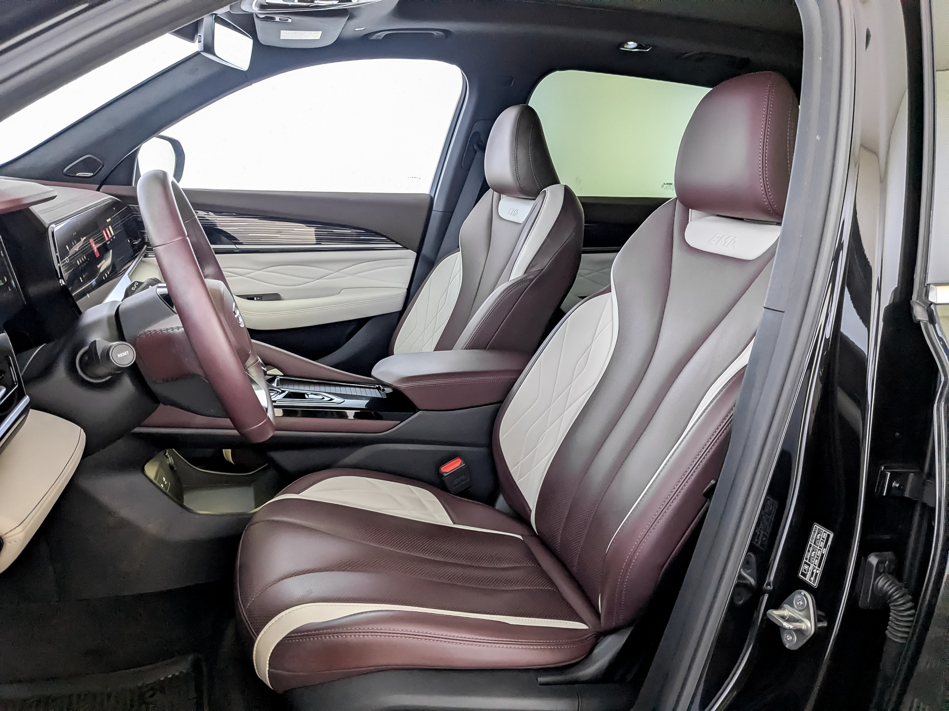GEELY Monjaro 2.00 (238 л.с), автомат, 2023, пробег 26 976 км