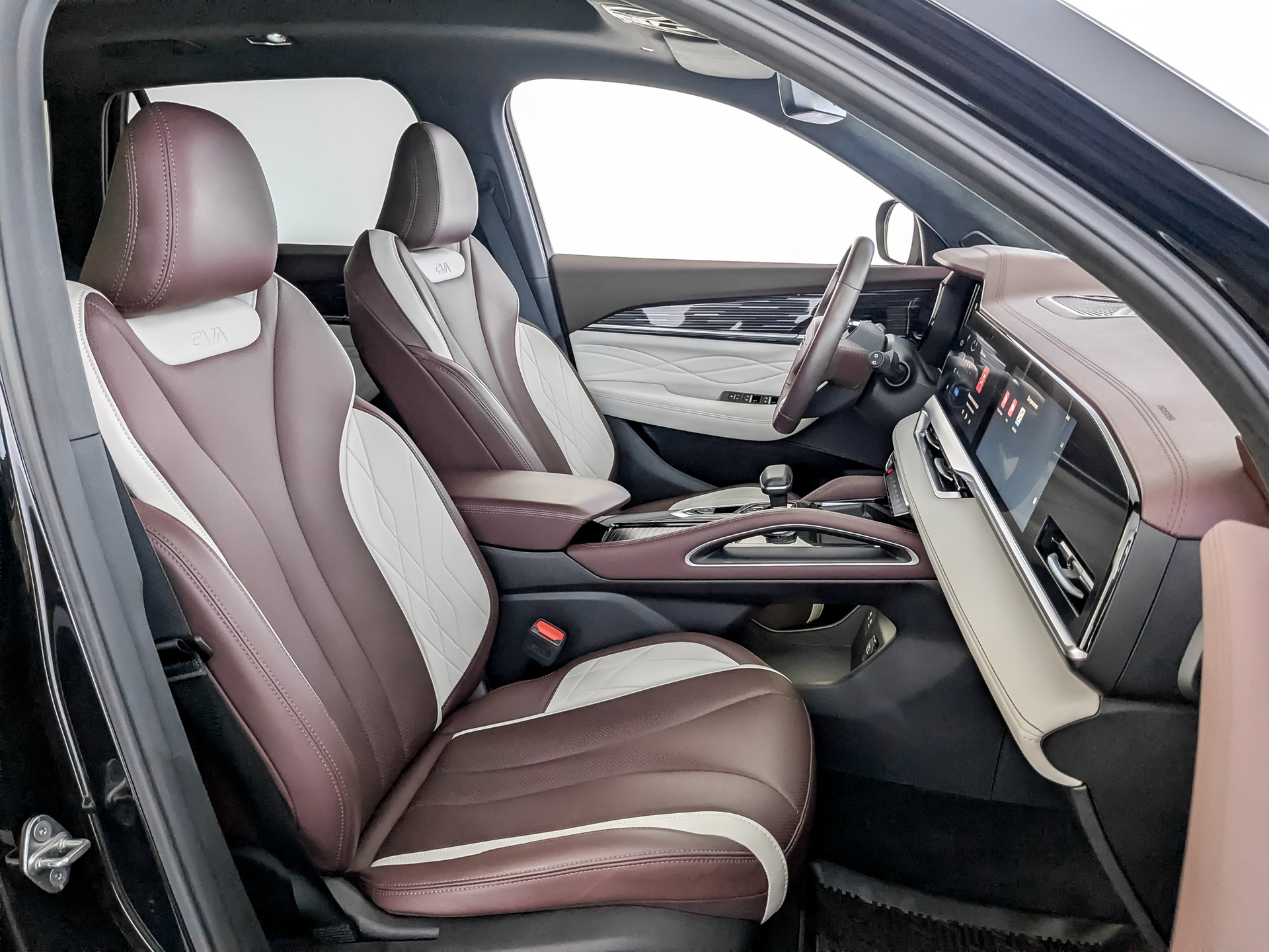 GEELY Monjaro 2.00 (238 л.с), автомат, 2023, пробег 26 976 км