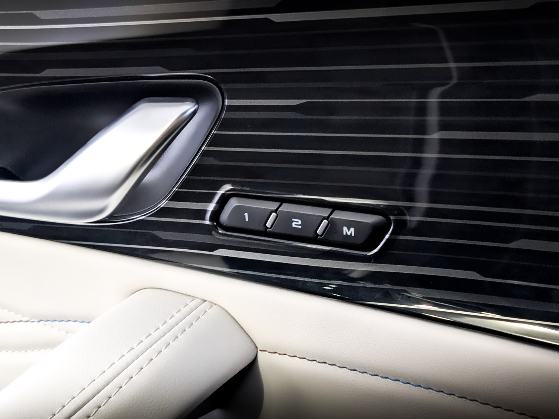 GEELY Monjaro 2.00 (238 л.с), автомат, 2023, пробег 26 976 км